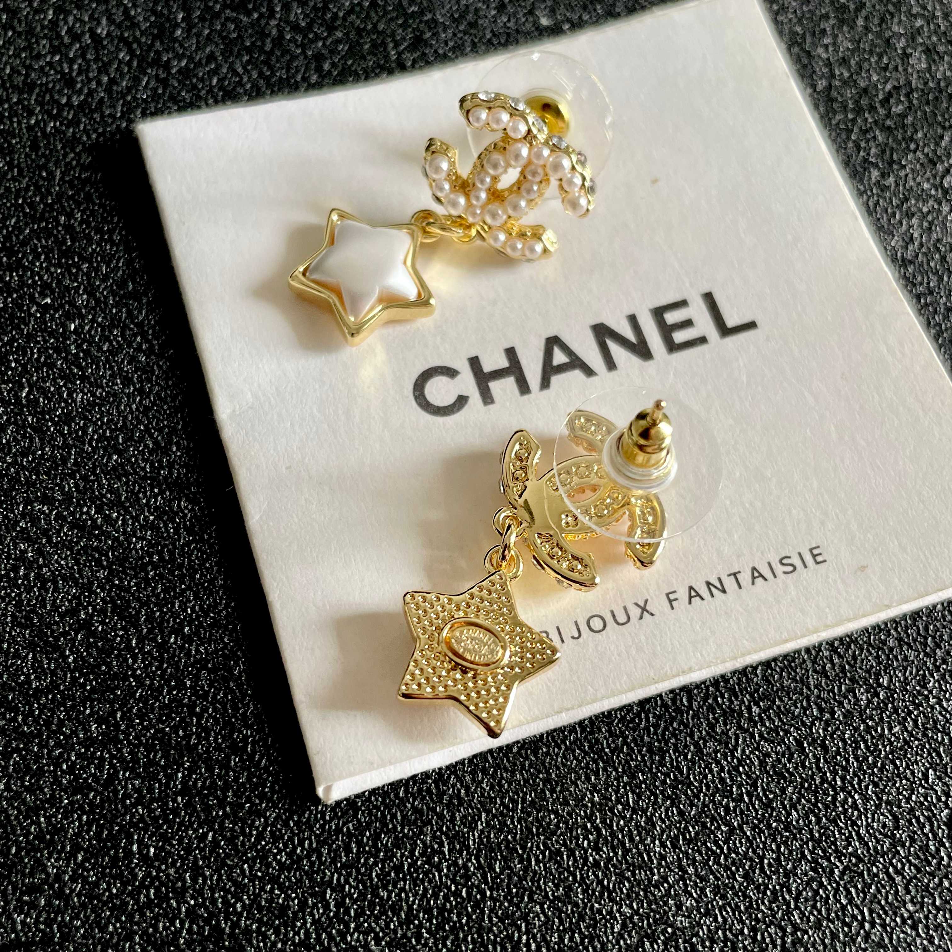 Chanel香奈儿 中古 双C耳钉👀小香家的款式真心无需多介绍😘🎶每一款都超好看，精致大方，非常显气质