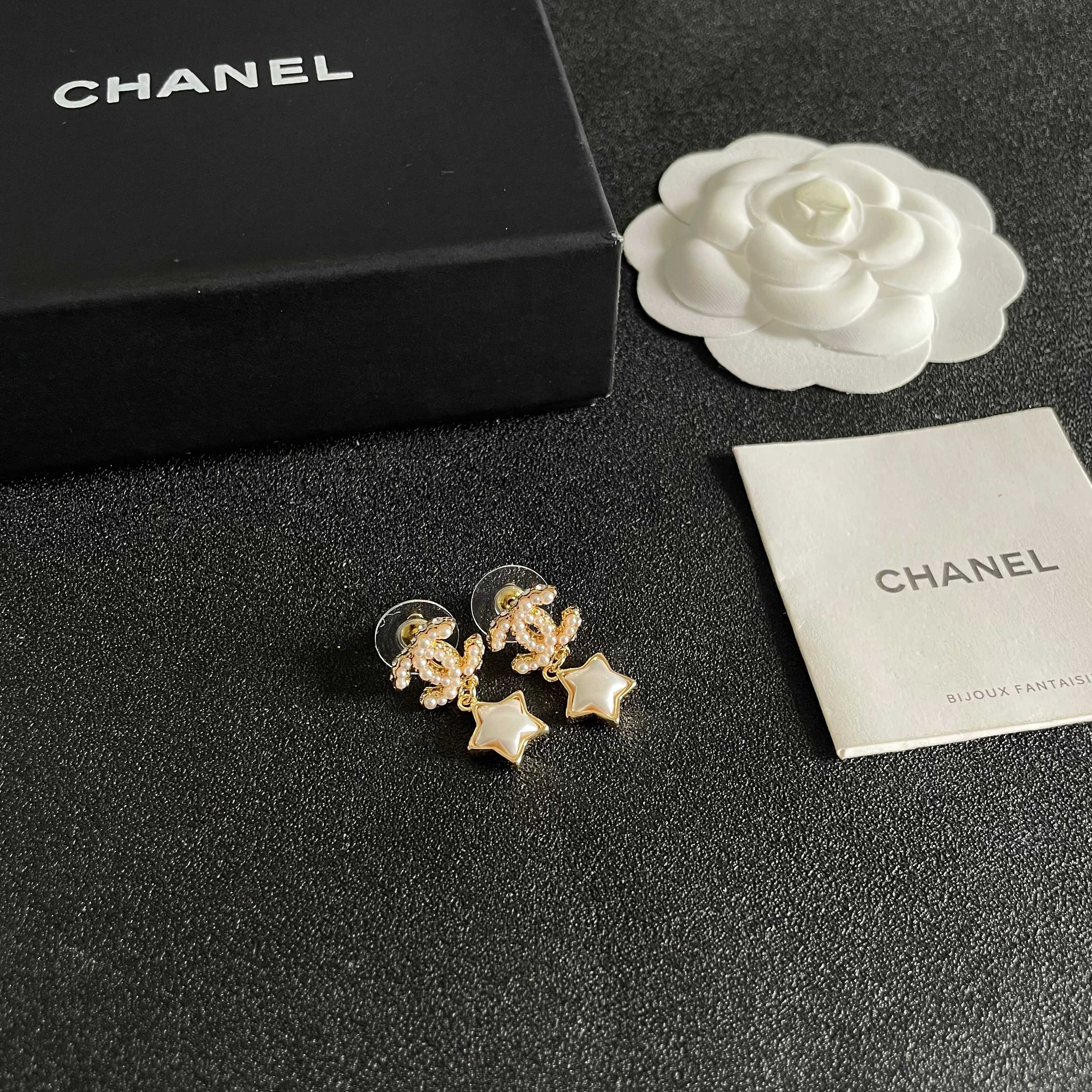 Chanel香奈儿 中古 双C耳钉👀小香家的款式真心无需多介绍😘🎶每一款都超好看，精致大方，非常显气质