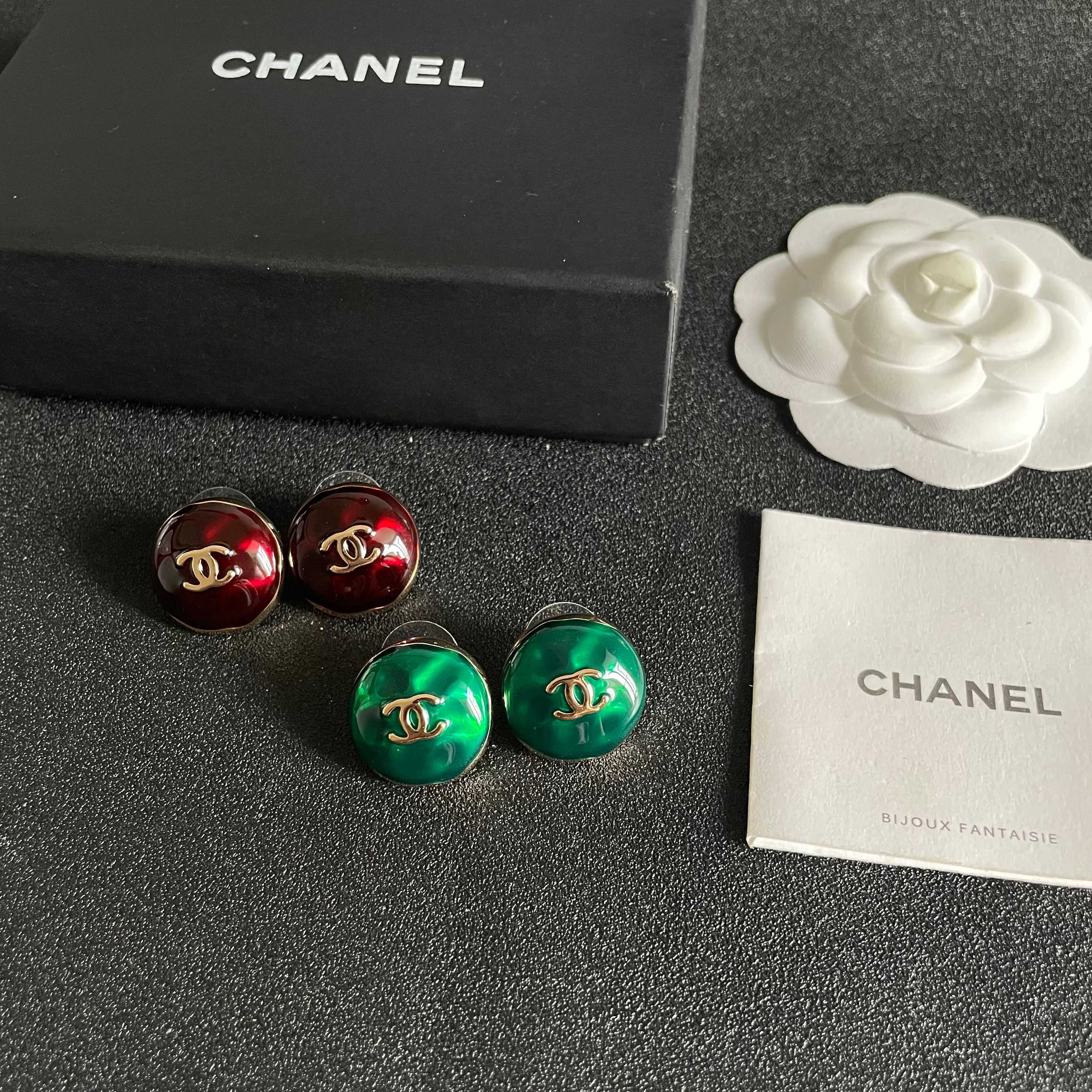 Chanel香奈儿 中古 双C耳钉👀小香家的款式真心无需多介绍😘🎶每一款都超好看，精致大方，非常显气质