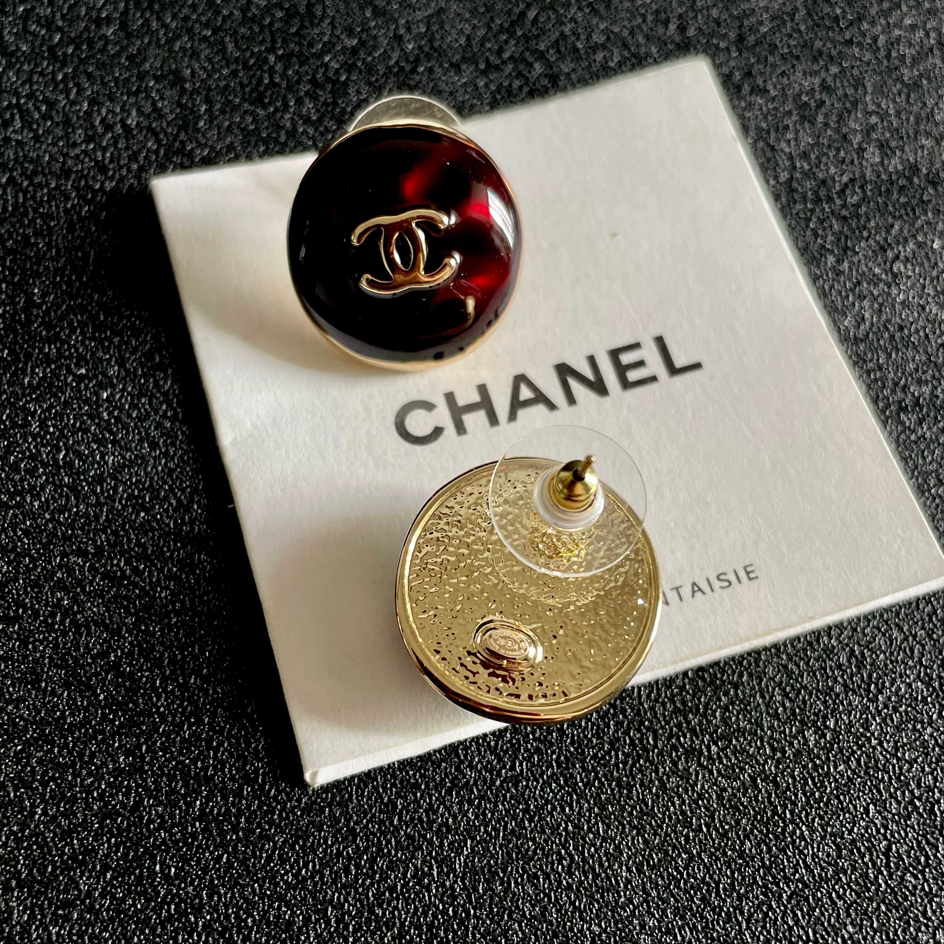 Chanel香奈儿 中古 双C耳钉👀小香家的款式真心无需多介绍😘🎶每一款都超好看，精致大方，非常显气质