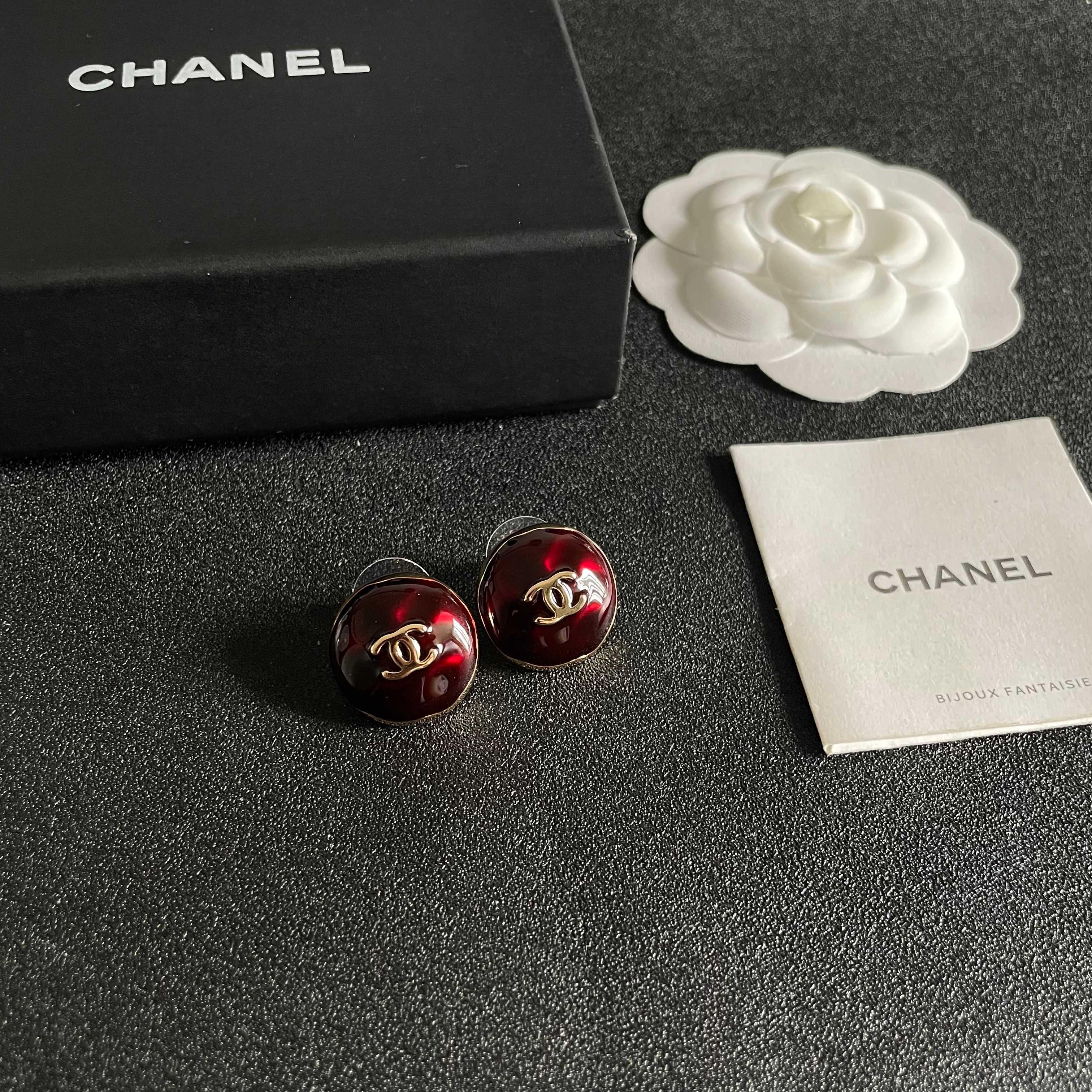 Chanel香奈儿 中古 双C耳钉👀小香家的款式真心无需多介绍😘🎶每一款都超好看，精致大方，非常显气质