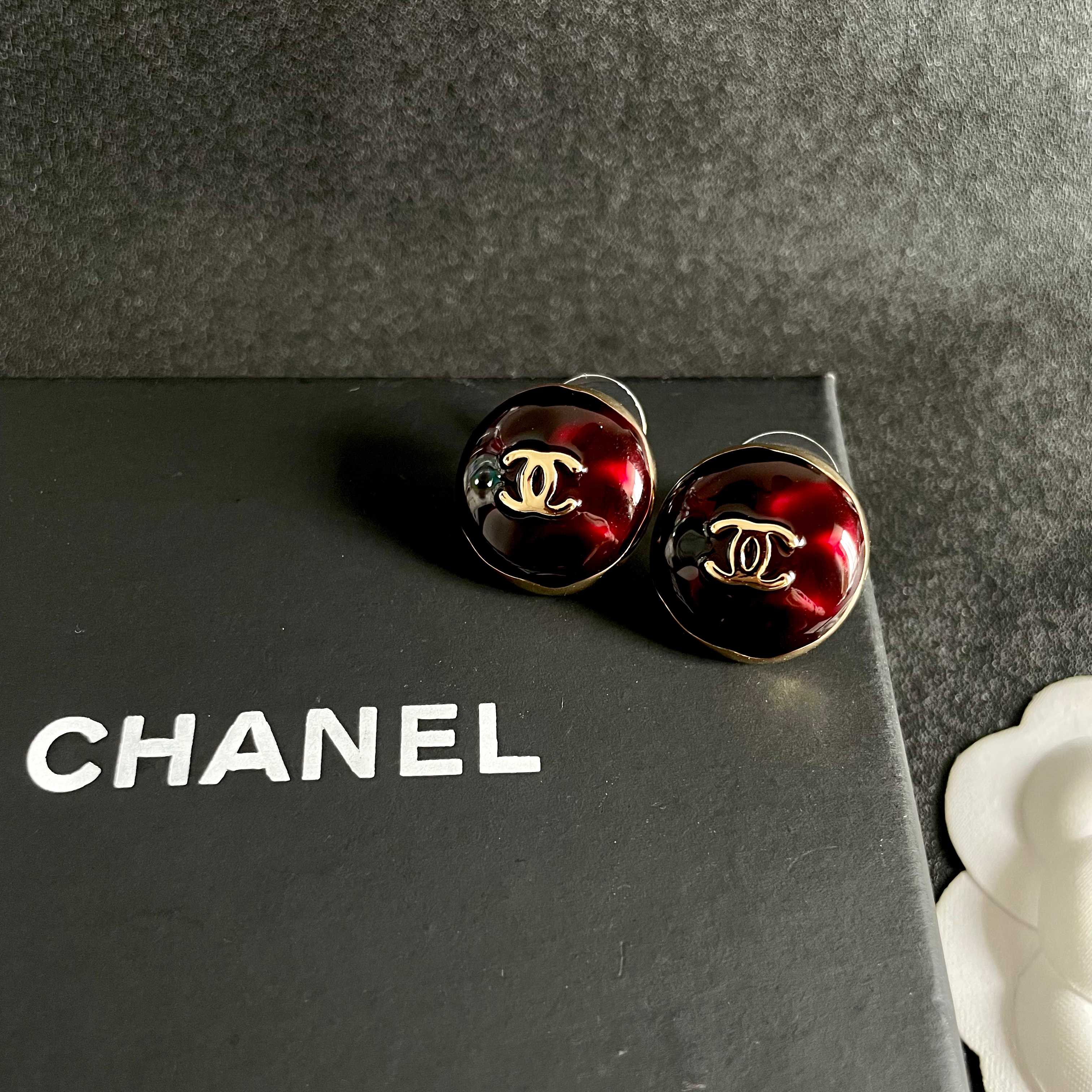 Chanel香奈儿 中古 双C耳钉👀小香家的款式真心无需多介绍😘🎶每一款都超好看，精致大方，非常显气质
