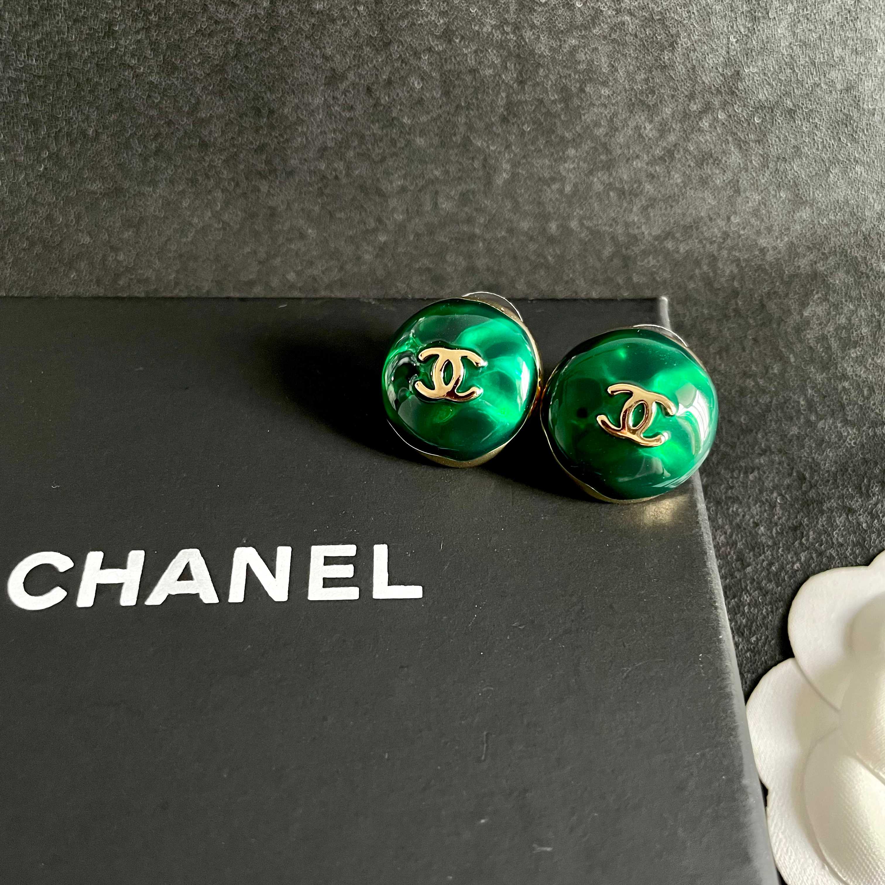 Chanel香奈儿 中古 双C耳钉👀小香家的款式真心无需多介绍😘🎶每一款都超好看，精致大方，非常显气质