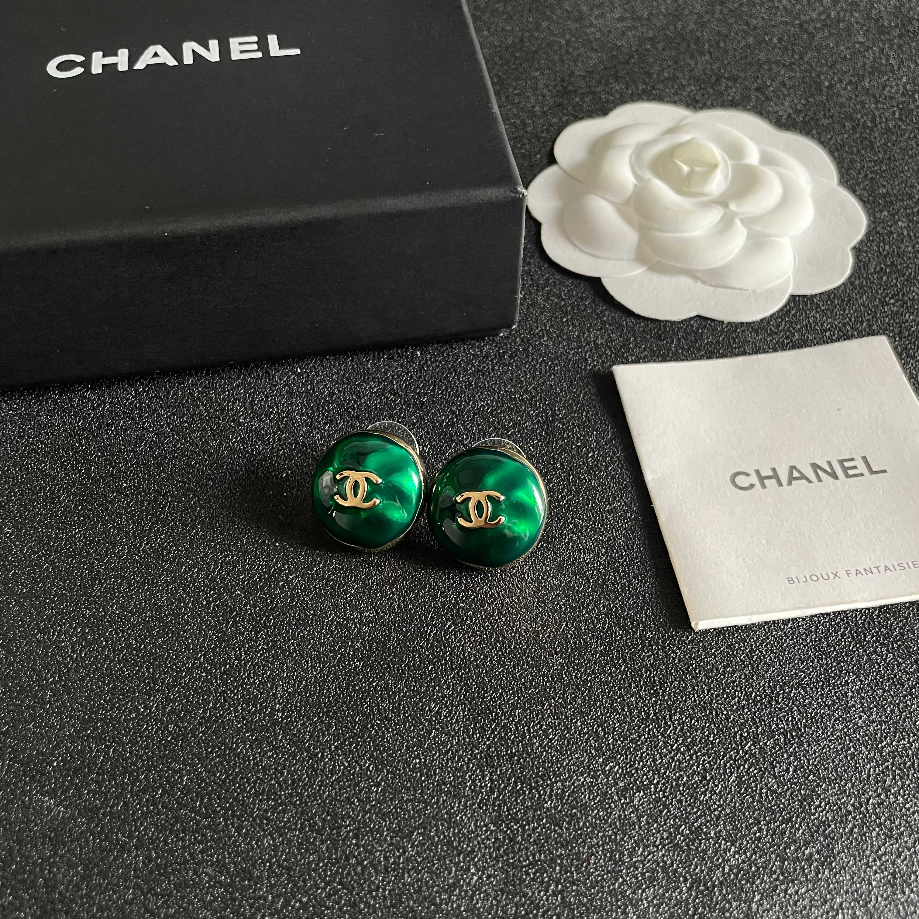 Chanel香奈儿 中古 双C耳钉👀小香家的款式真心无需多介绍😘🎶每一款都超好看，精致大方，非常显气质