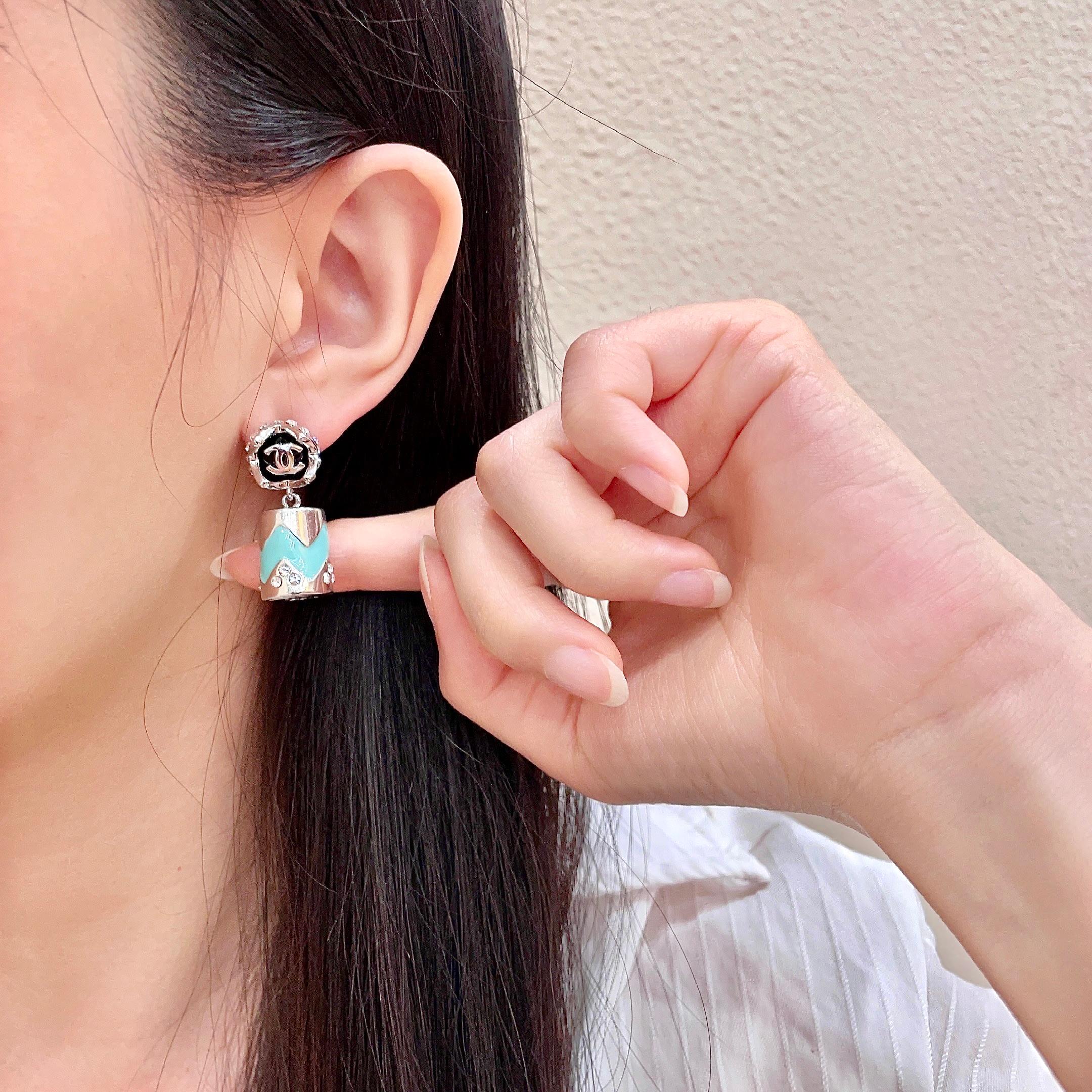 Chanel香奈儿 中古 双C耳钉👀小香家的款式真心无需多介绍😘🎶每一款都超好看，精致大方，非常显气质