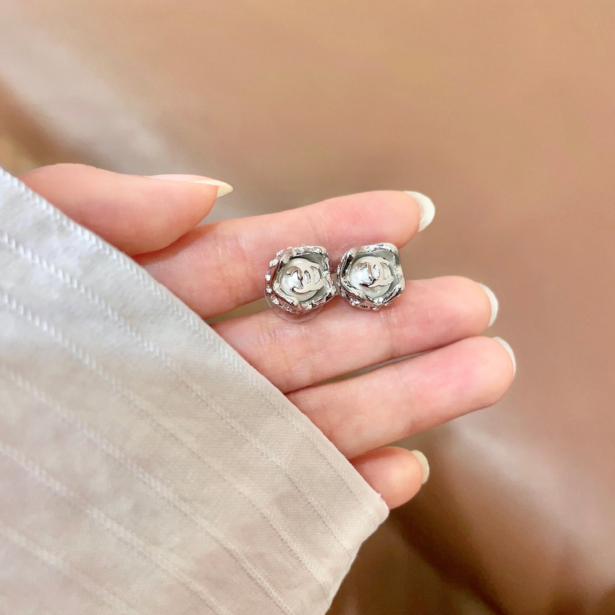 Chanel香奈儿 中古 双C耳钉👀小香家的款式真心无需多介绍😘🎶每一款都超好看，精致大方，非常显气质