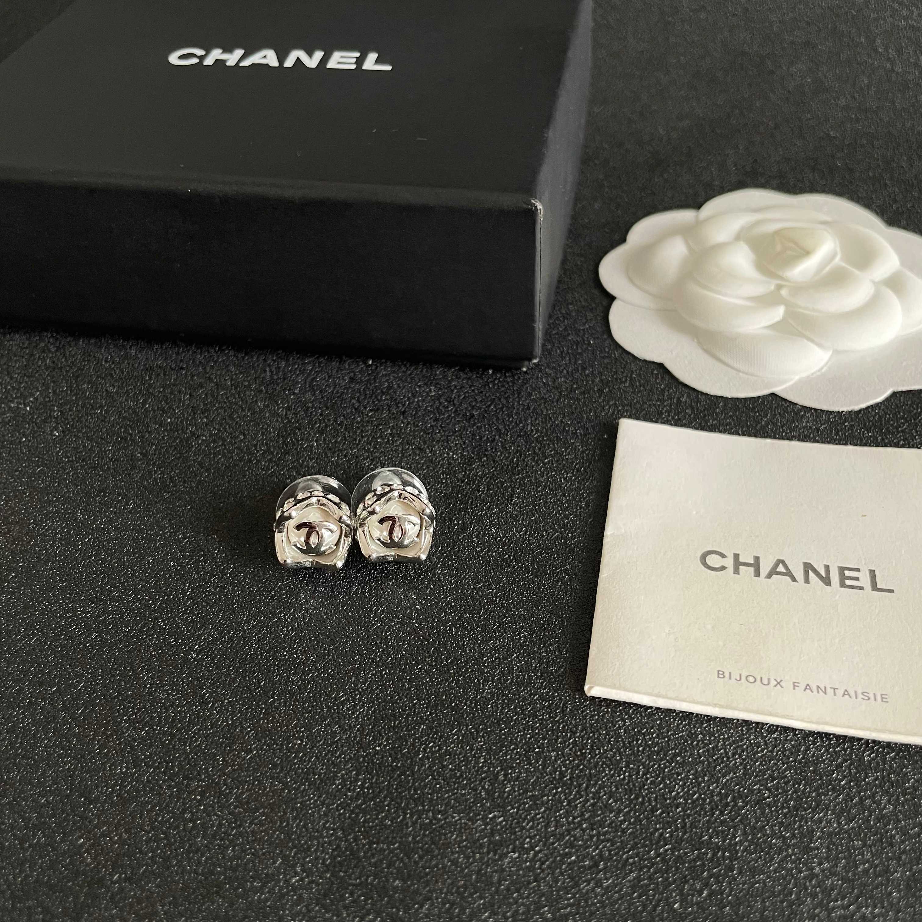 Chanel香奈儿 中古 双C耳钉👀小香家的款式真心无需多介绍😘🎶每一款都超好看，精致大方，非常显气质