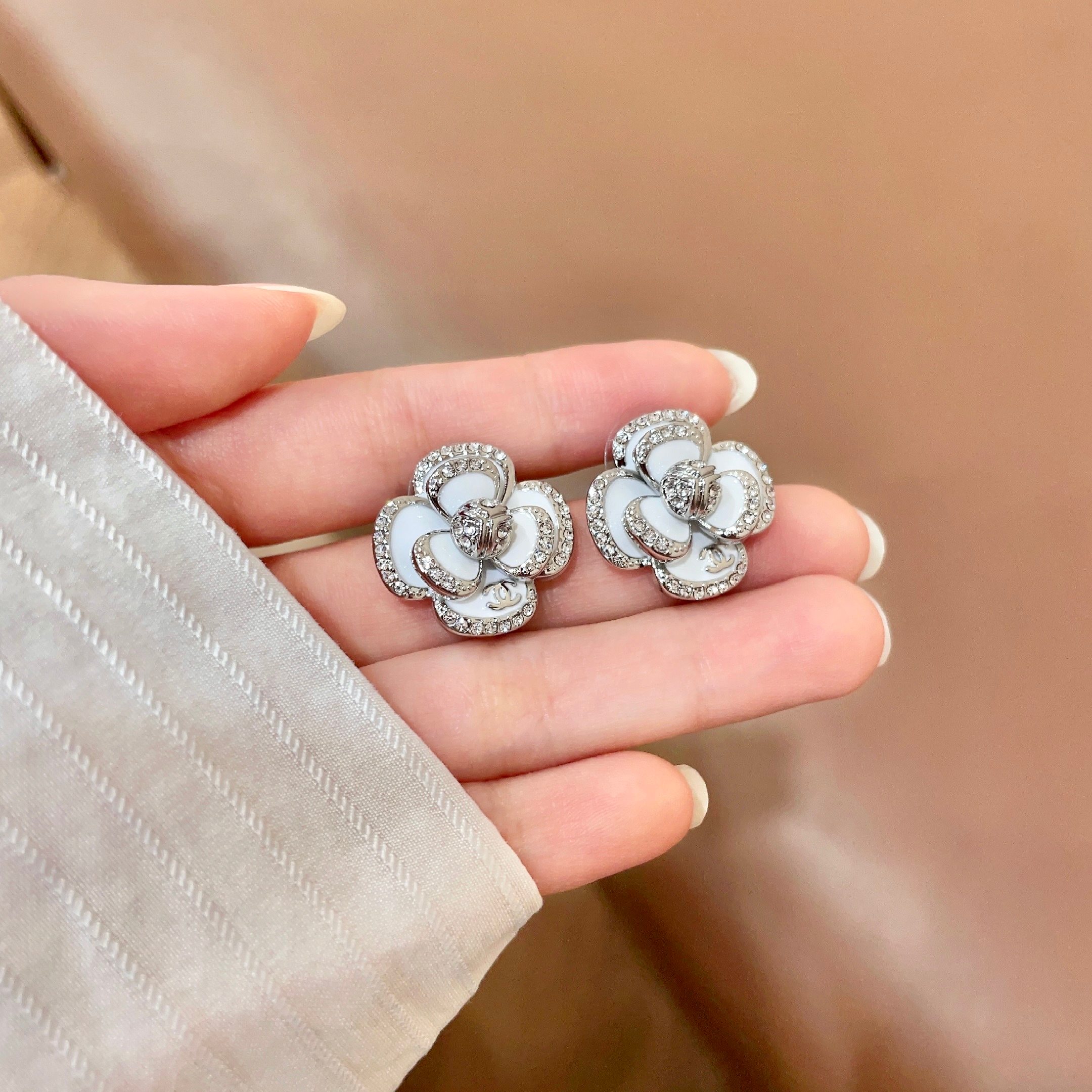 Chanel香奈儿 中古 双C耳钉👀小香家的款式真心无需多介绍😘🎶每一款都超好看，精致大方，非常显气质