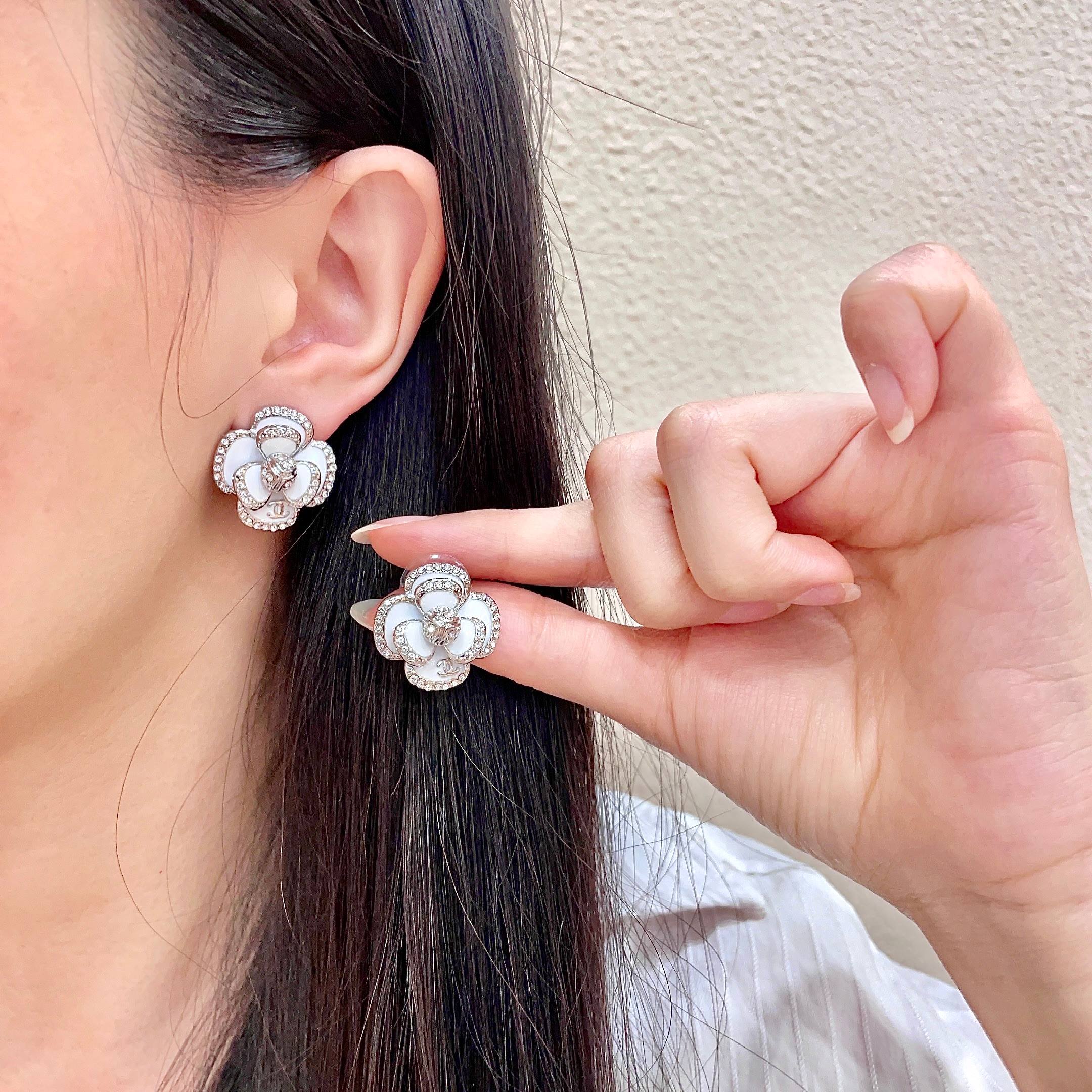 Chanel香奈儿 中古 双C耳钉👀小香家的款式真心无需多介绍😘🎶每一款都超好看，精致大方，非常显气质