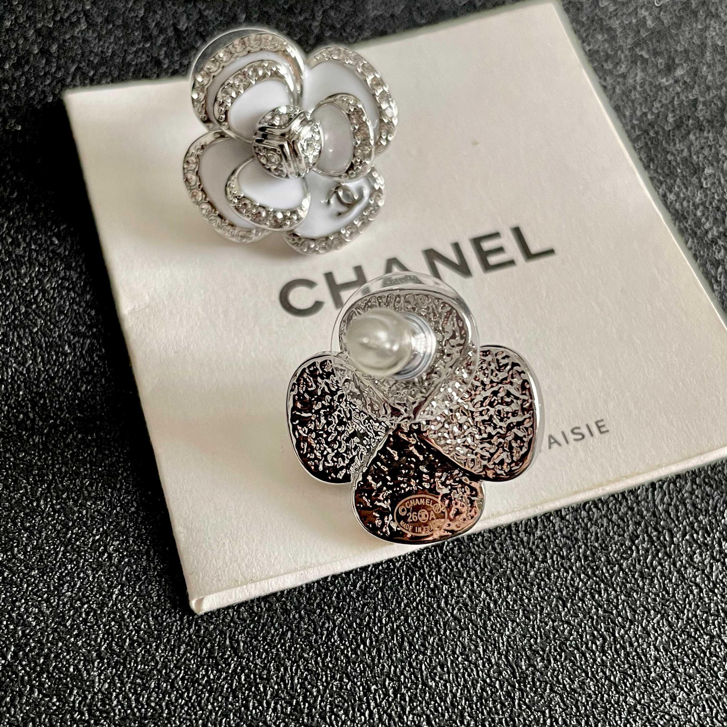 Chanel香奈儿 中古 双C耳钉👀小香家的款式真心无需多介绍😘🎶每一款都超好看，精致大方，非常显气质
