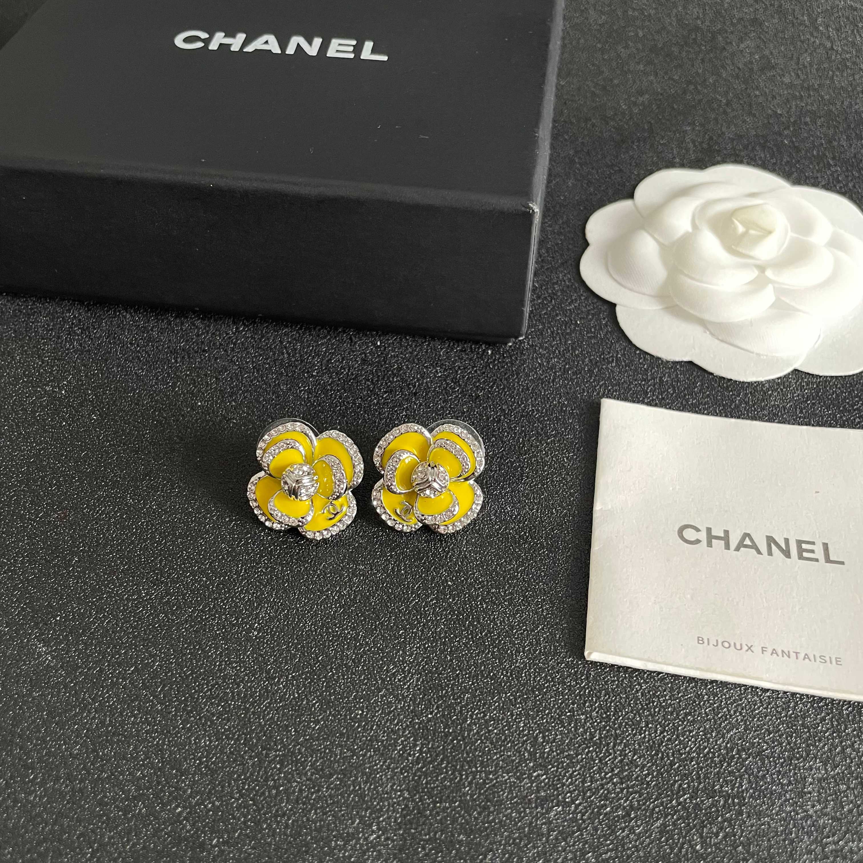 Chanel香奈儿 中古 双C耳钉👀小香家的款式真心无需多介绍😘🎶每一款都超好看，精致大方，非常显气质