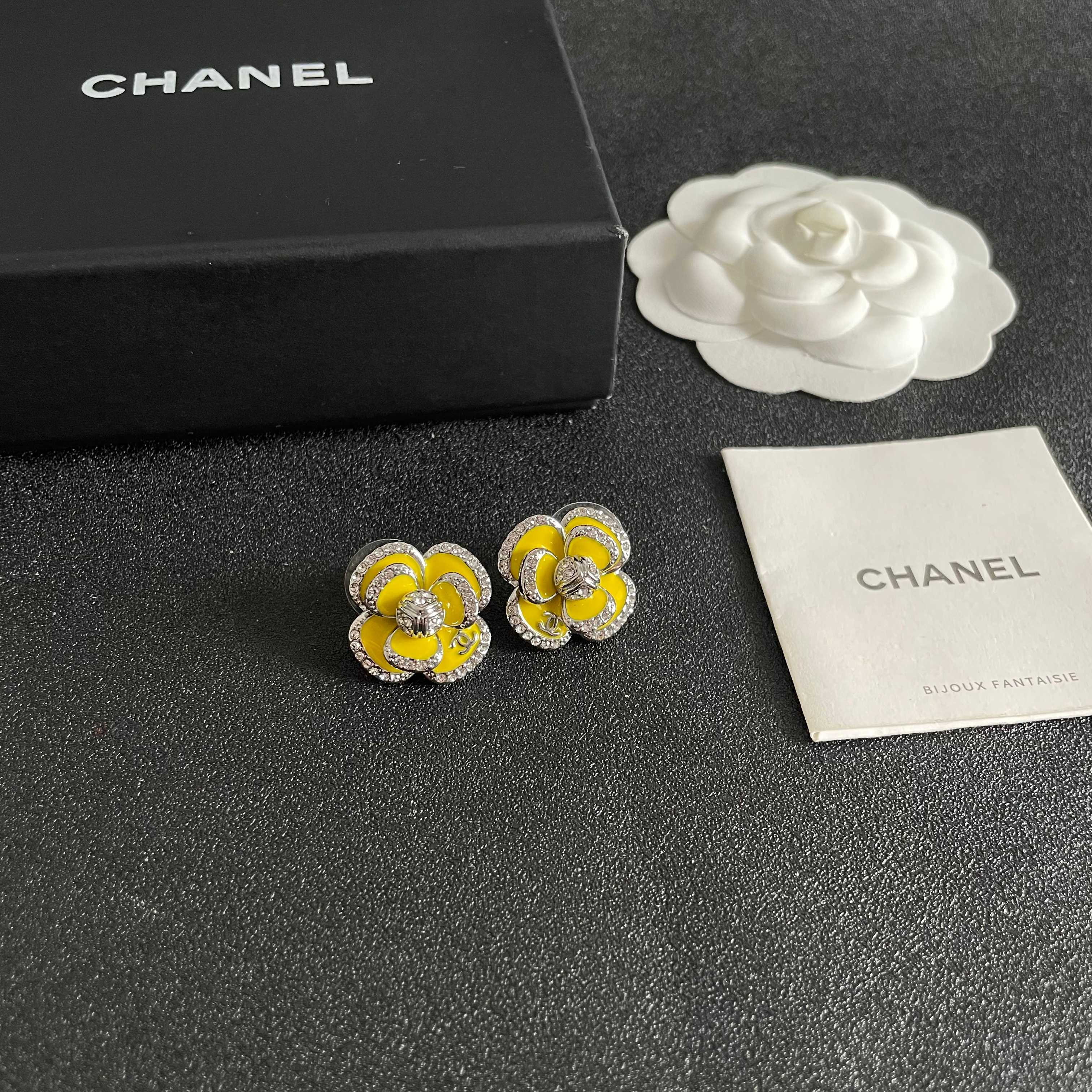 Chanel香奈儿 中古 双C耳钉👀小香家的款式真心无需多介绍😘🎶每一款都超好看，精致大方，非常显气质