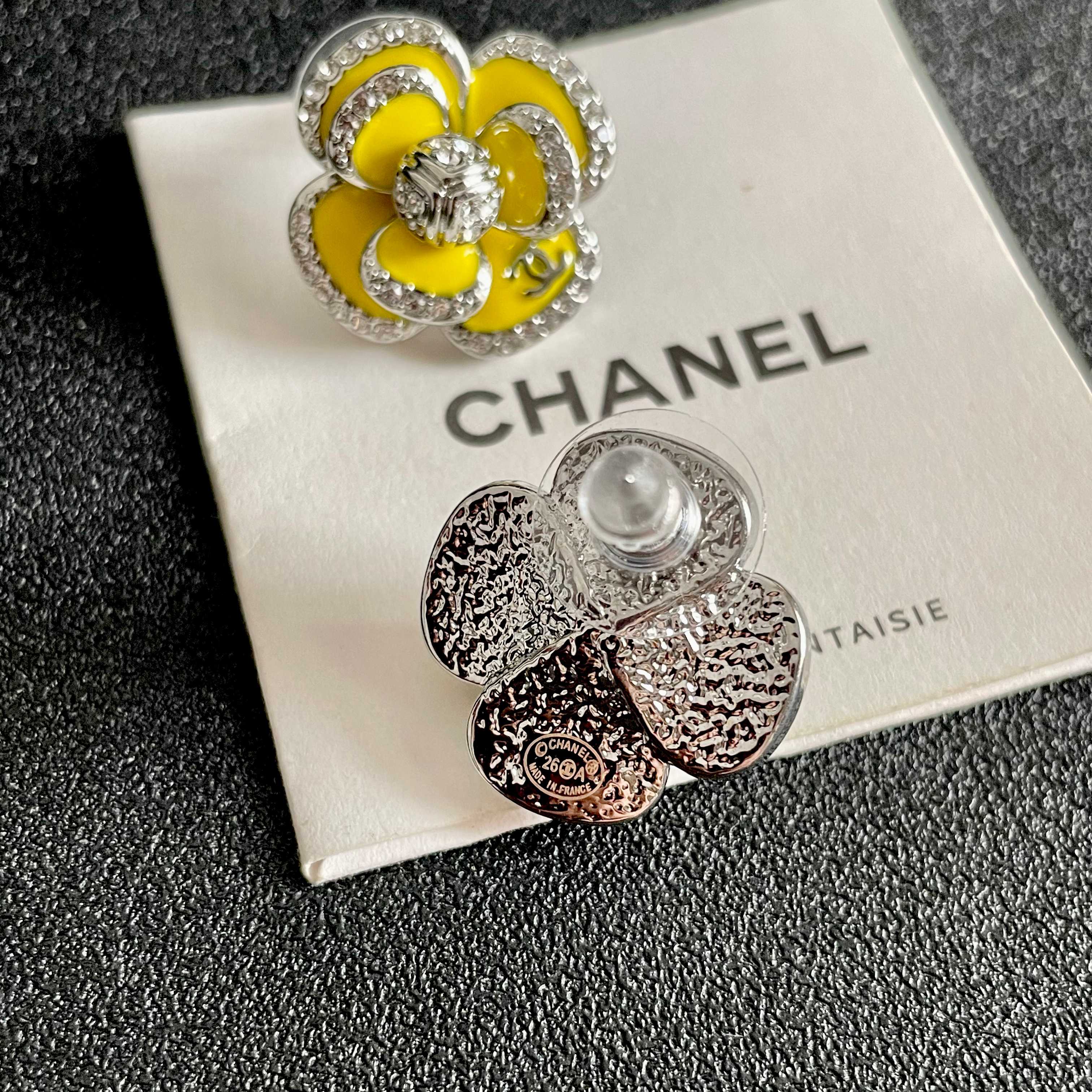 Chanel香奈儿 中古 双C耳钉👀小香家的款式真心无需多介绍😘🎶每一款都超好看，精致大方，非常显气质