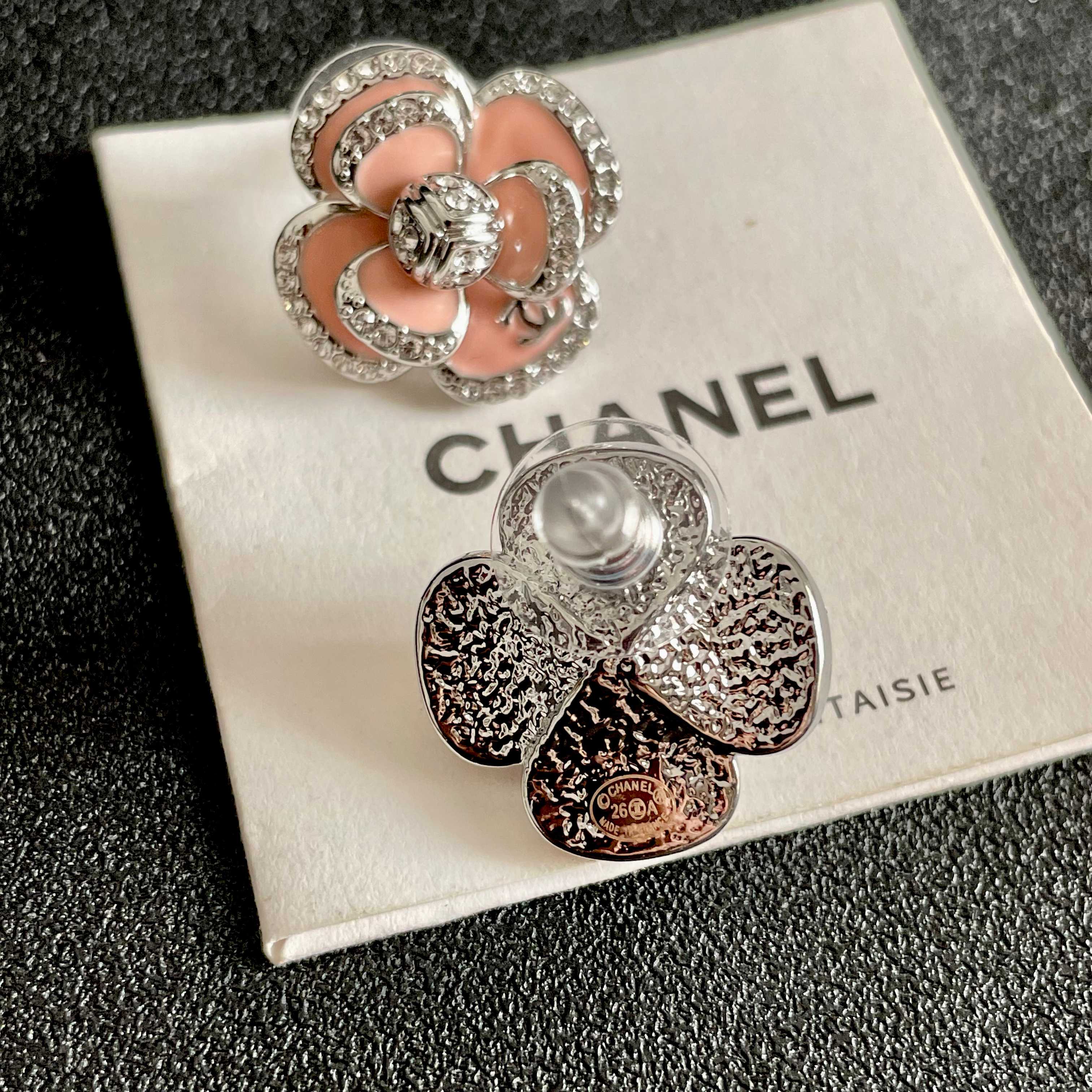 Chanel香奈儿 中古 双C耳钉👀小香家的款式真心无需多介绍😘🎶每一款都超好看，精致大方，非常显气质