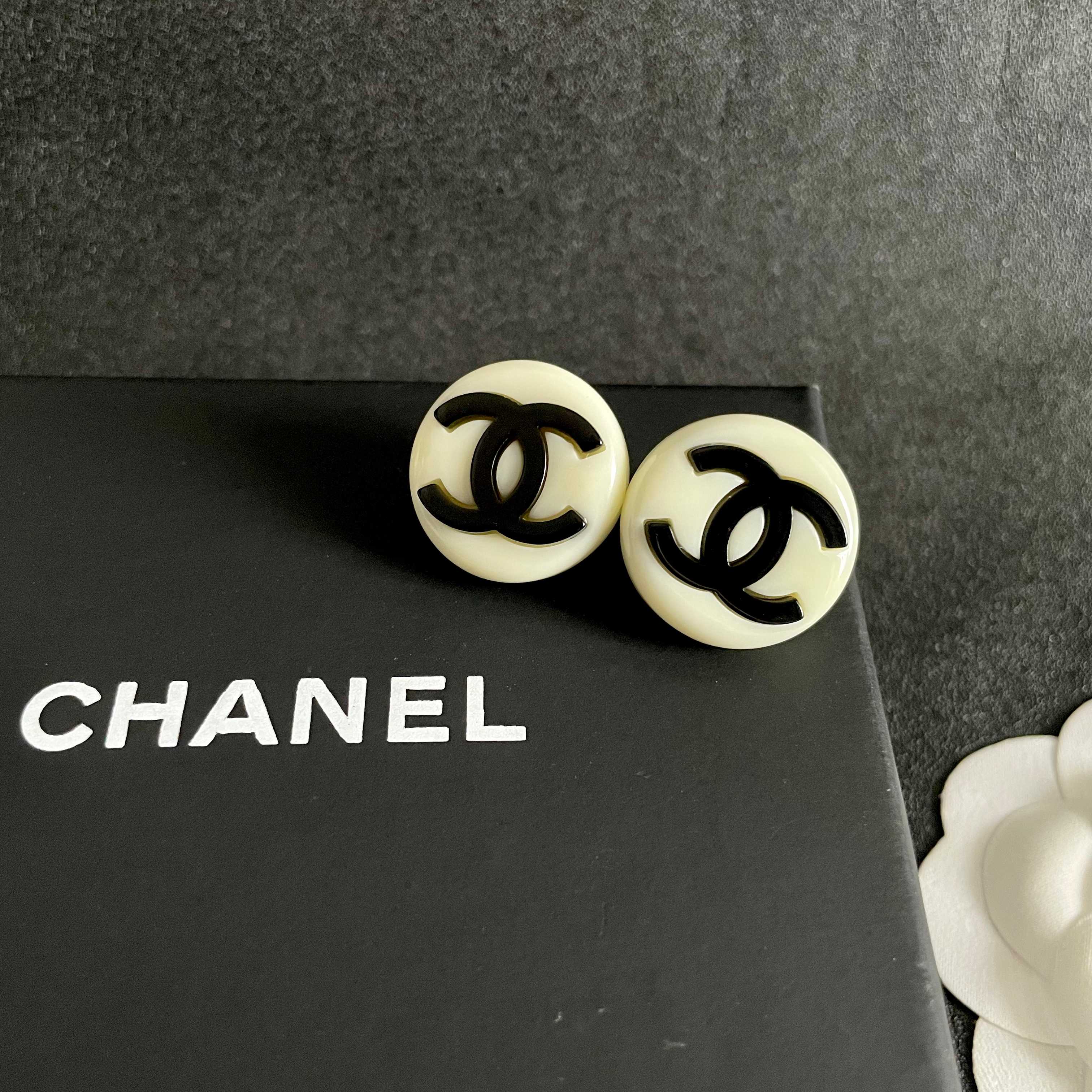 Chanel香奈儿 中古 双C耳钉👀小香家的款式真心无需多介绍😘🎶每一款都超好看，精致大方，非常显气质