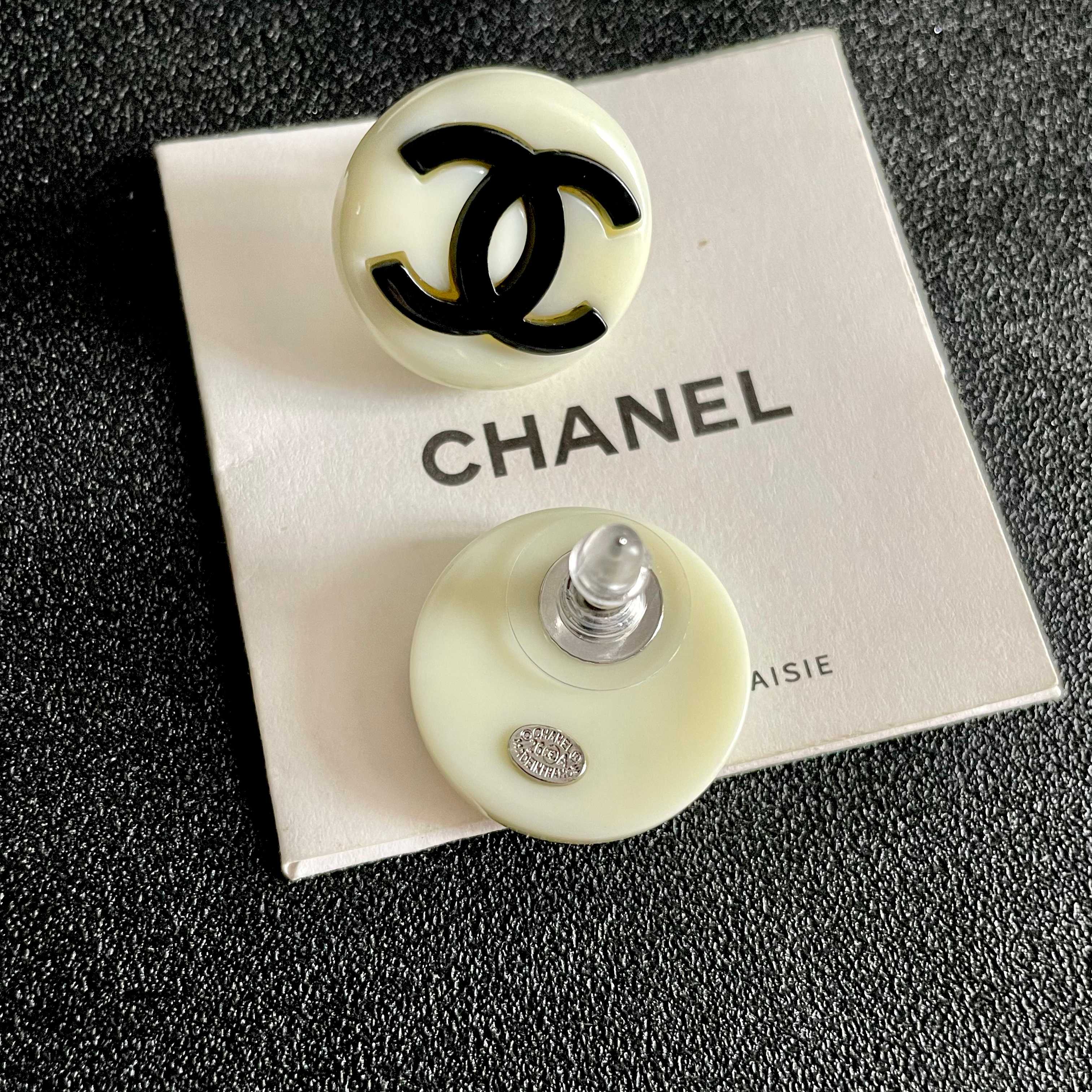 Chanel香奈儿 中古 双C耳钉👀小香家的款式真心无需多介绍😘🎶每一款都超好看，精致大方，非常显气质