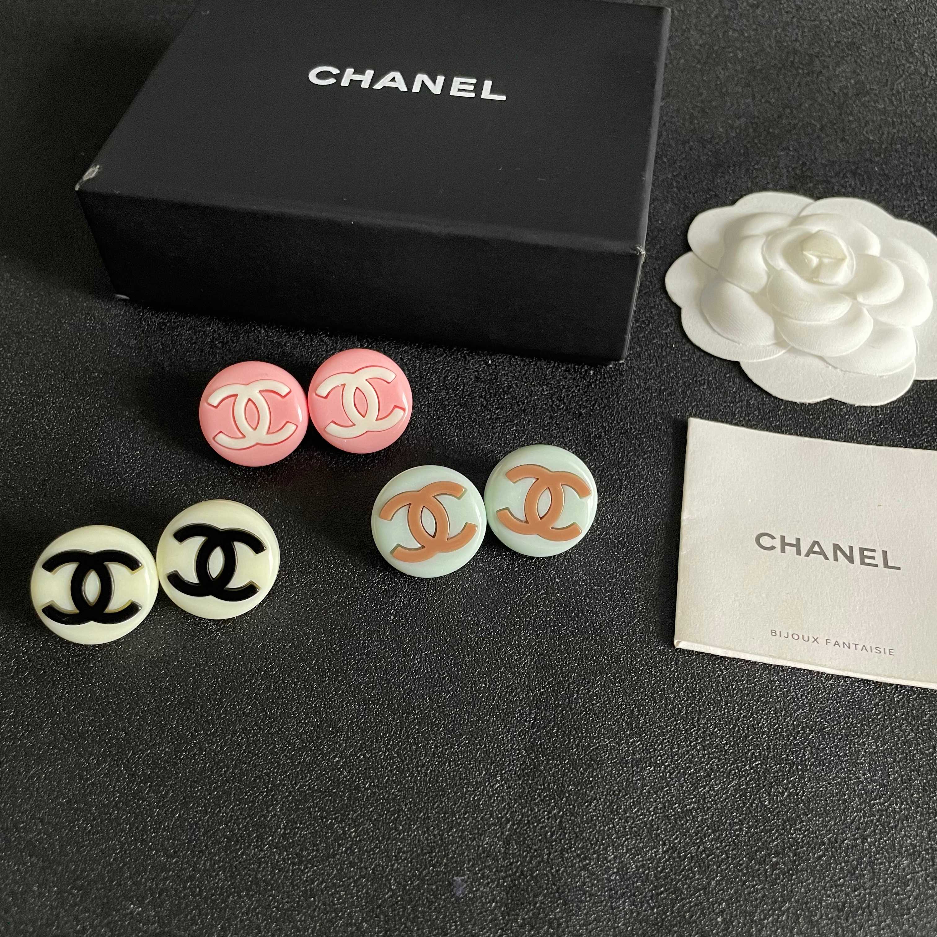 Chanel香奈儿 中古 双C耳钉👀小香家的款式真心无需多介绍😘🎶每一款都超好看，精致大方，非常显气质