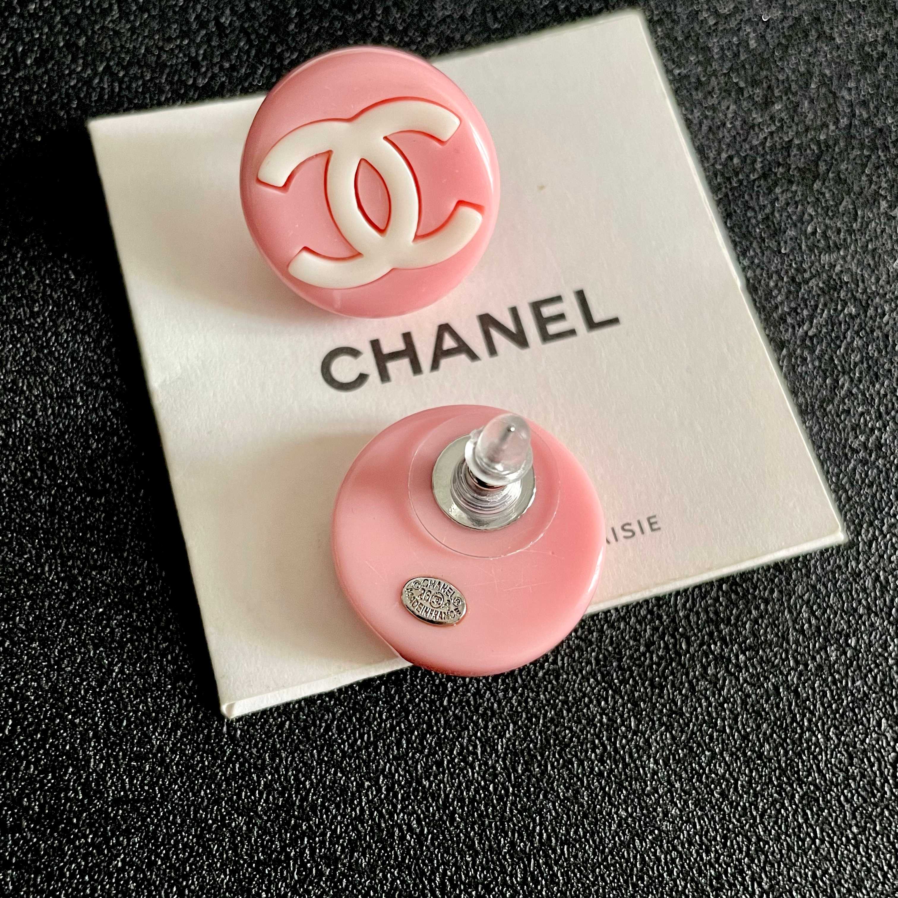 Chanel香奈儿 中古 双C耳钉👀小香家的款式真心无需多介绍😘🎶每一款都超好看，精致大方，非常显气质