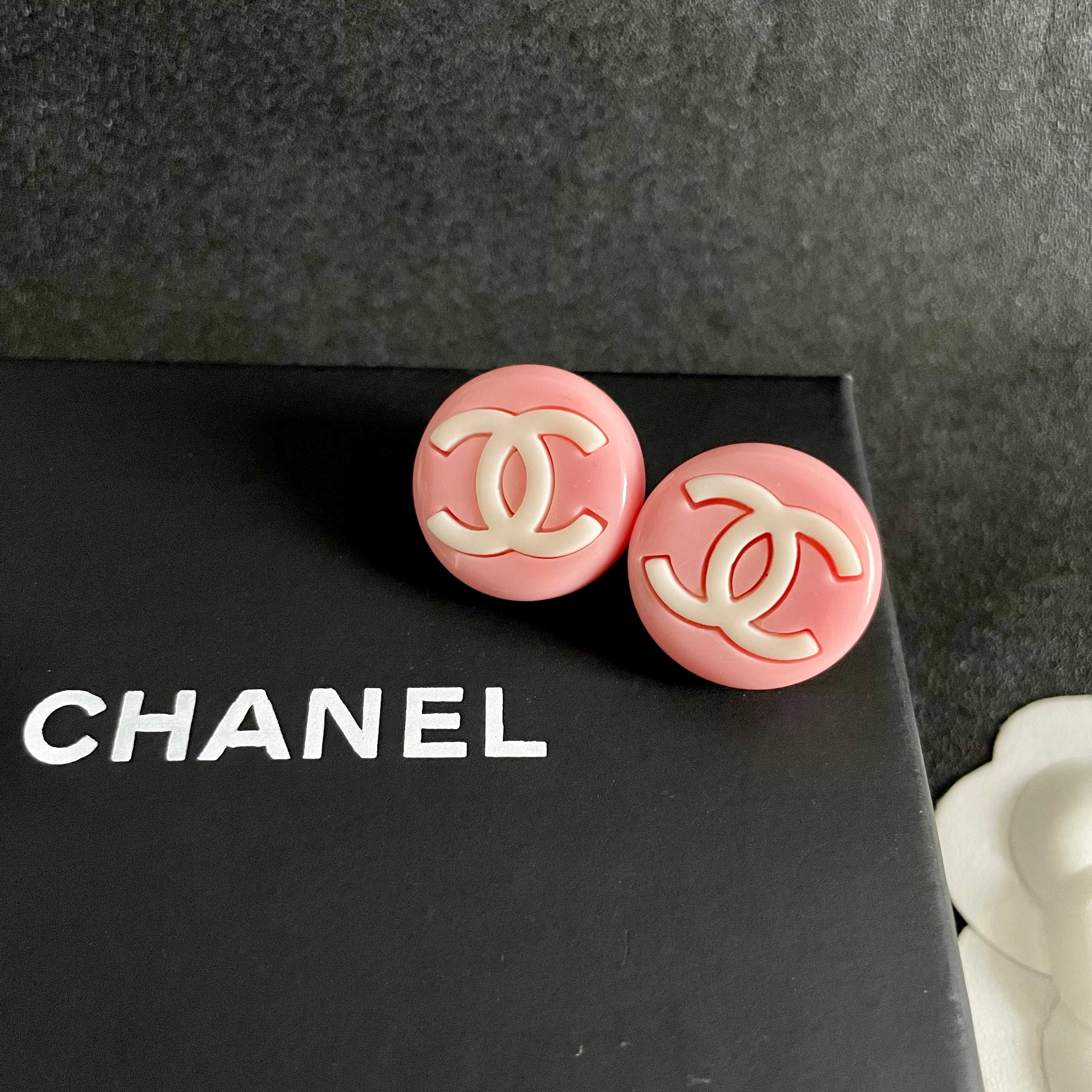 Chanel香奈儿 中古 双C耳钉👀小香家的款式真心无需多介绍😘🎶每一款都超好看，精致大方，非常显气质