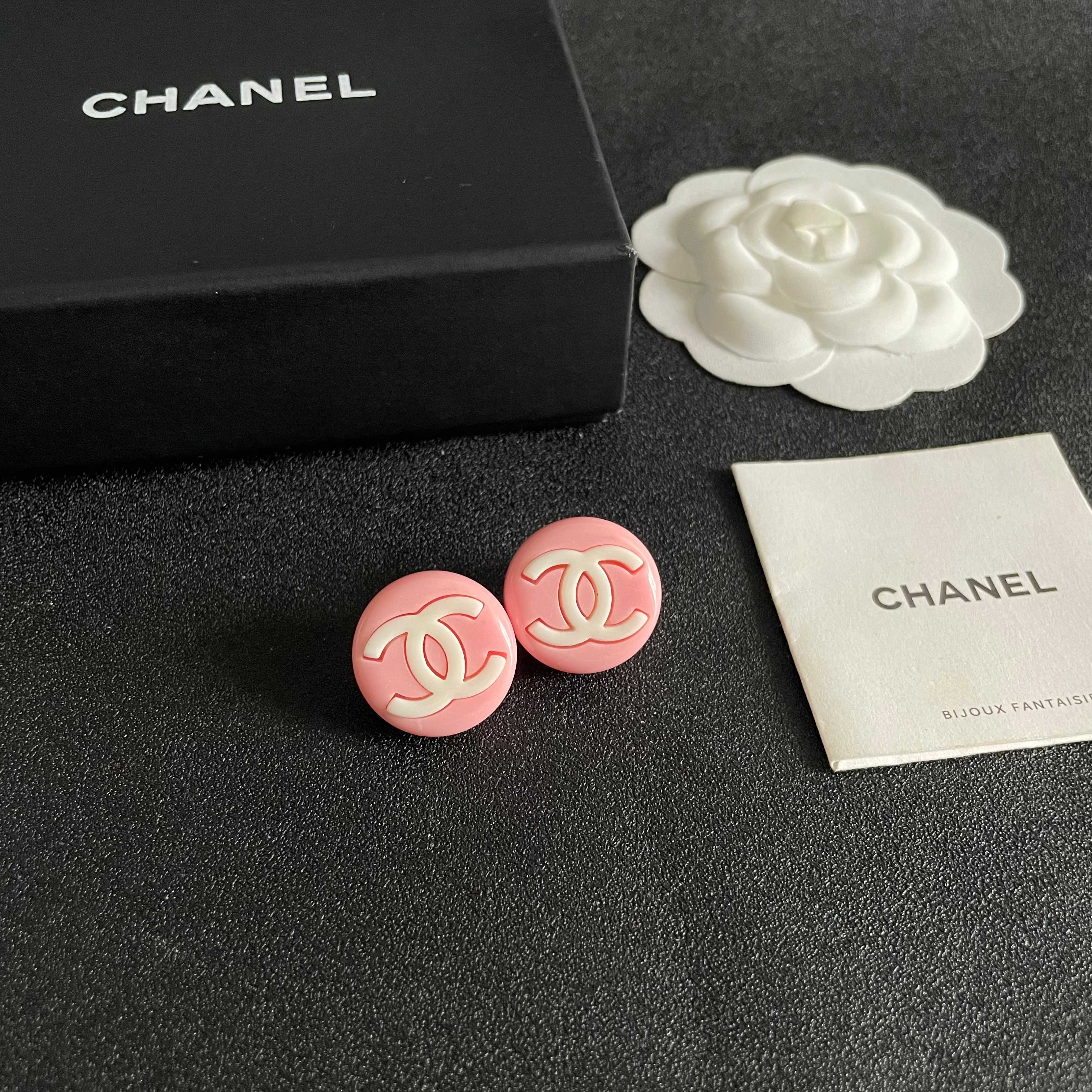 Chanel香奈儿 中古 双C耳钉👀小香家的款式真心无需多介绍😘🎶每一款都超好看，精致大方，非常显气质