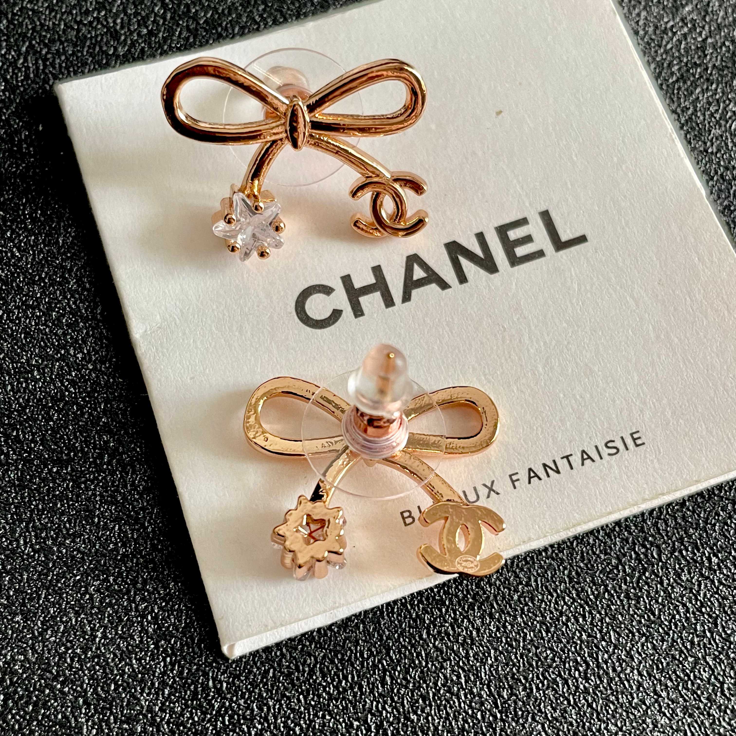 Chanel香奈儿 中古 双C耳钉👀小香家的款式真心无需多介绍😘🎶每一款都超好看，精致大方，非常显气质