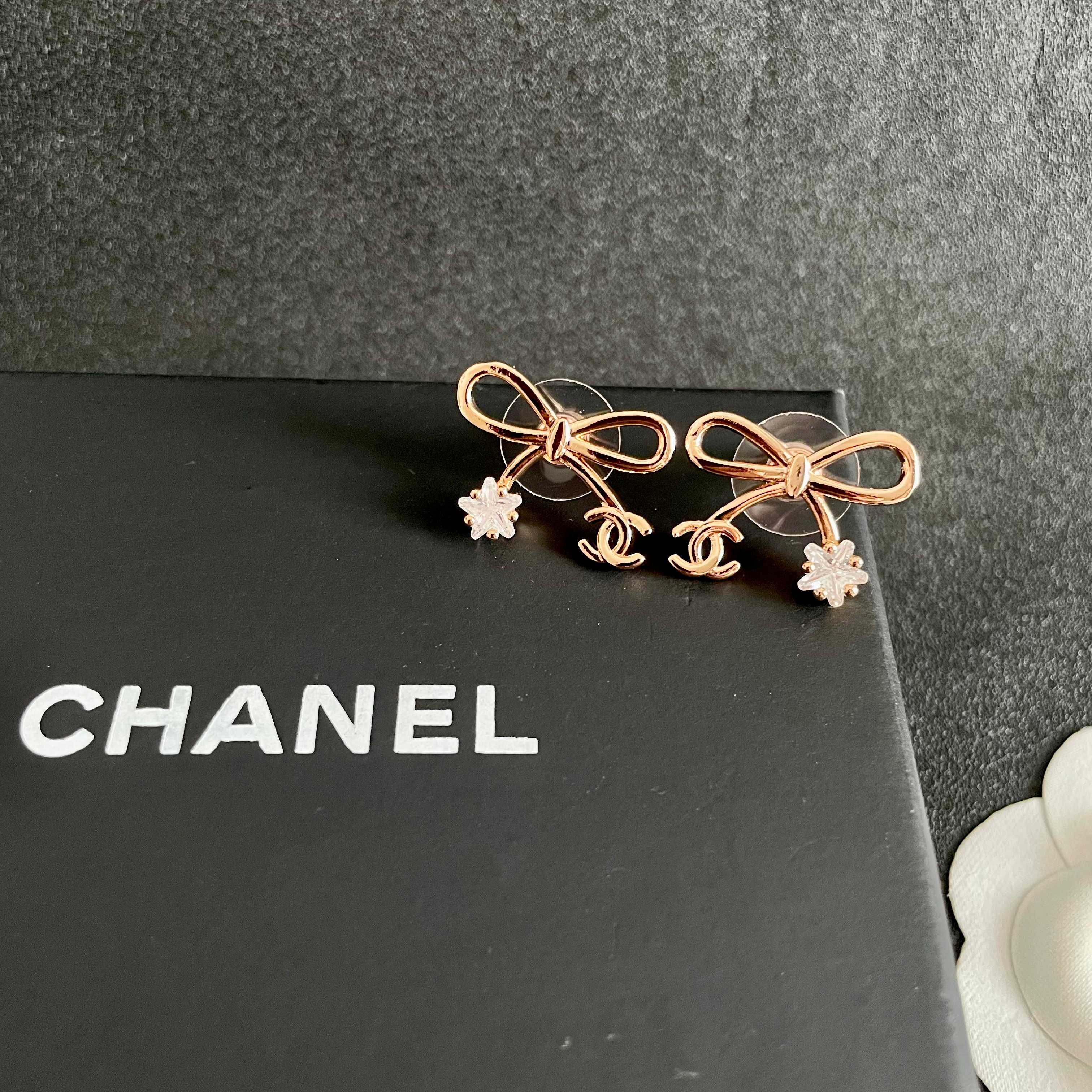 Chanel香奈儿 中古 双C耳钉👀小香家的款式真心无需多介绍😘🎶每一款都超好看，精致大方，非常显气质