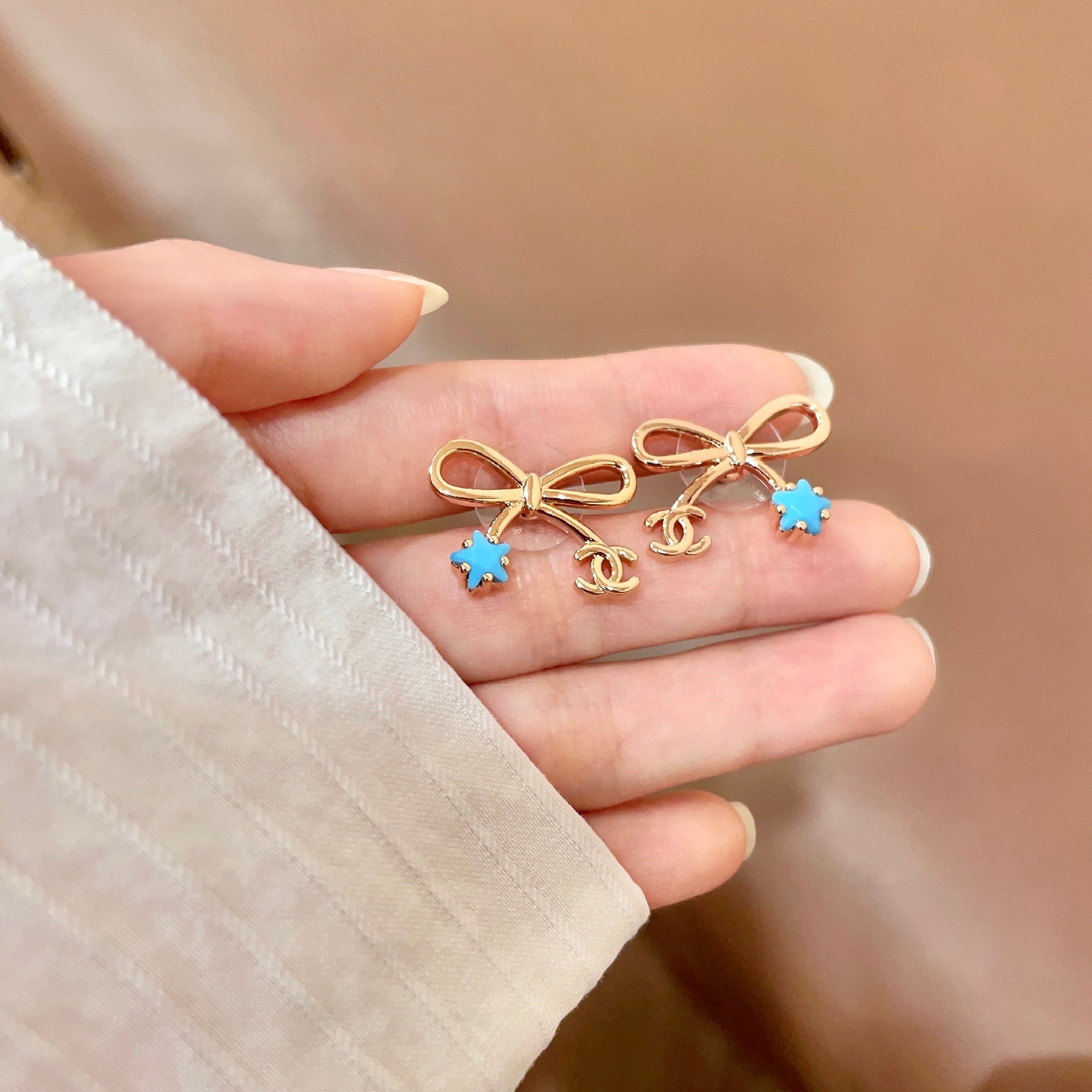 Chanel香奈儿 中古 双C耳钉👀小香家的款式真心无需多介绍😘🎶每一款都超好看，精致大方，非常显气质