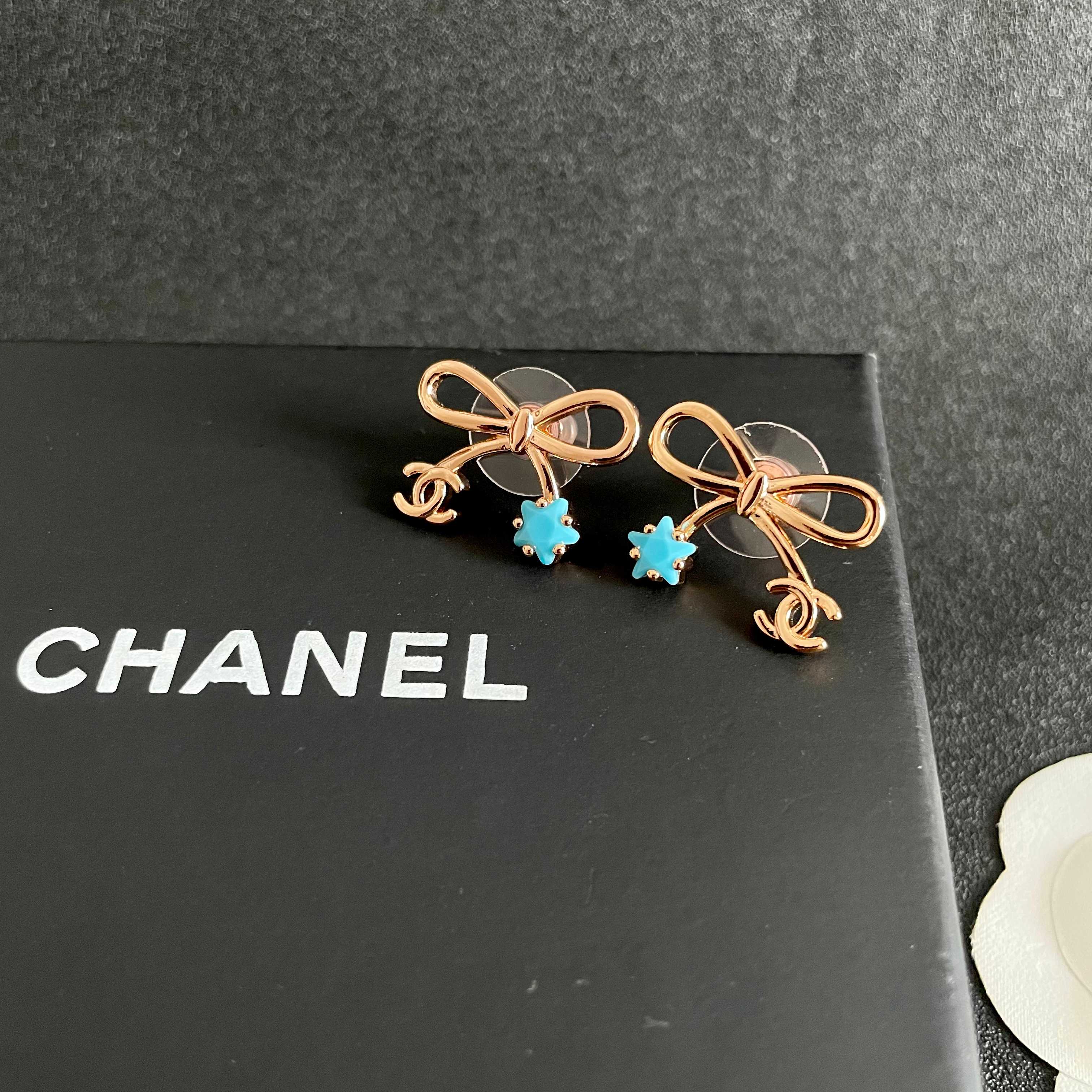 Chanel香奈儿 中古 双C耳钉👀小香家的款式真心无需多介绍😘🎶每一款都超好看，精致大方，非常显气质
