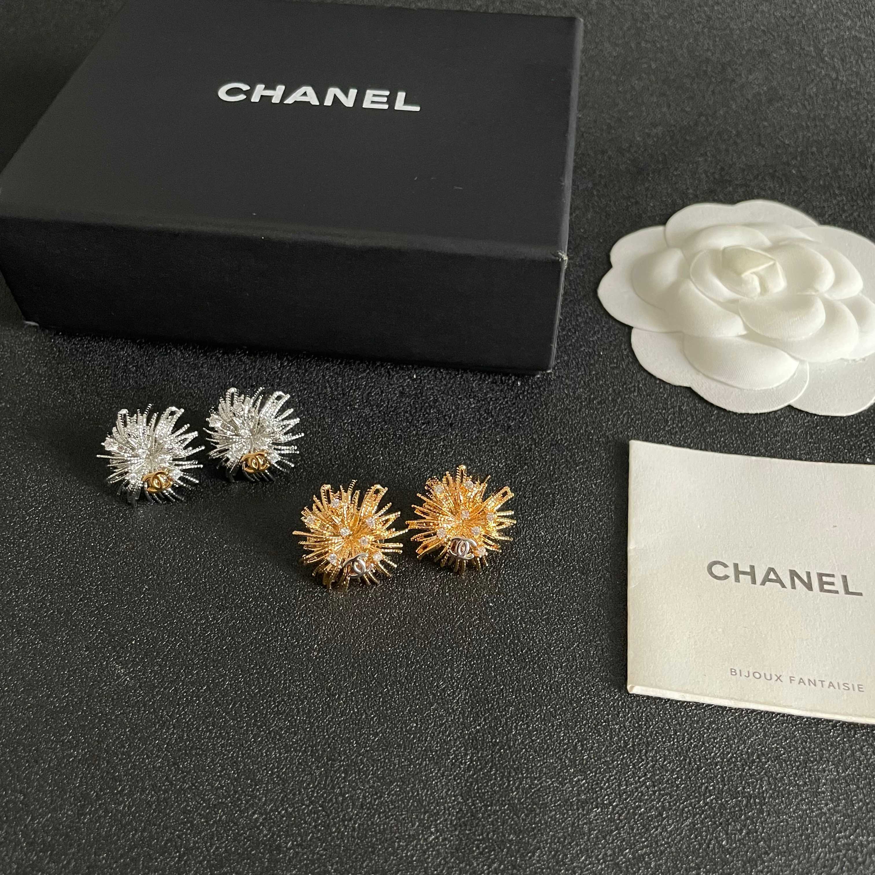 Chanel香奈儿 中古 双C耳钉👀小香家的款式真心无需多介绍😘🎶每一款都超好看，精致大方，非常显气质