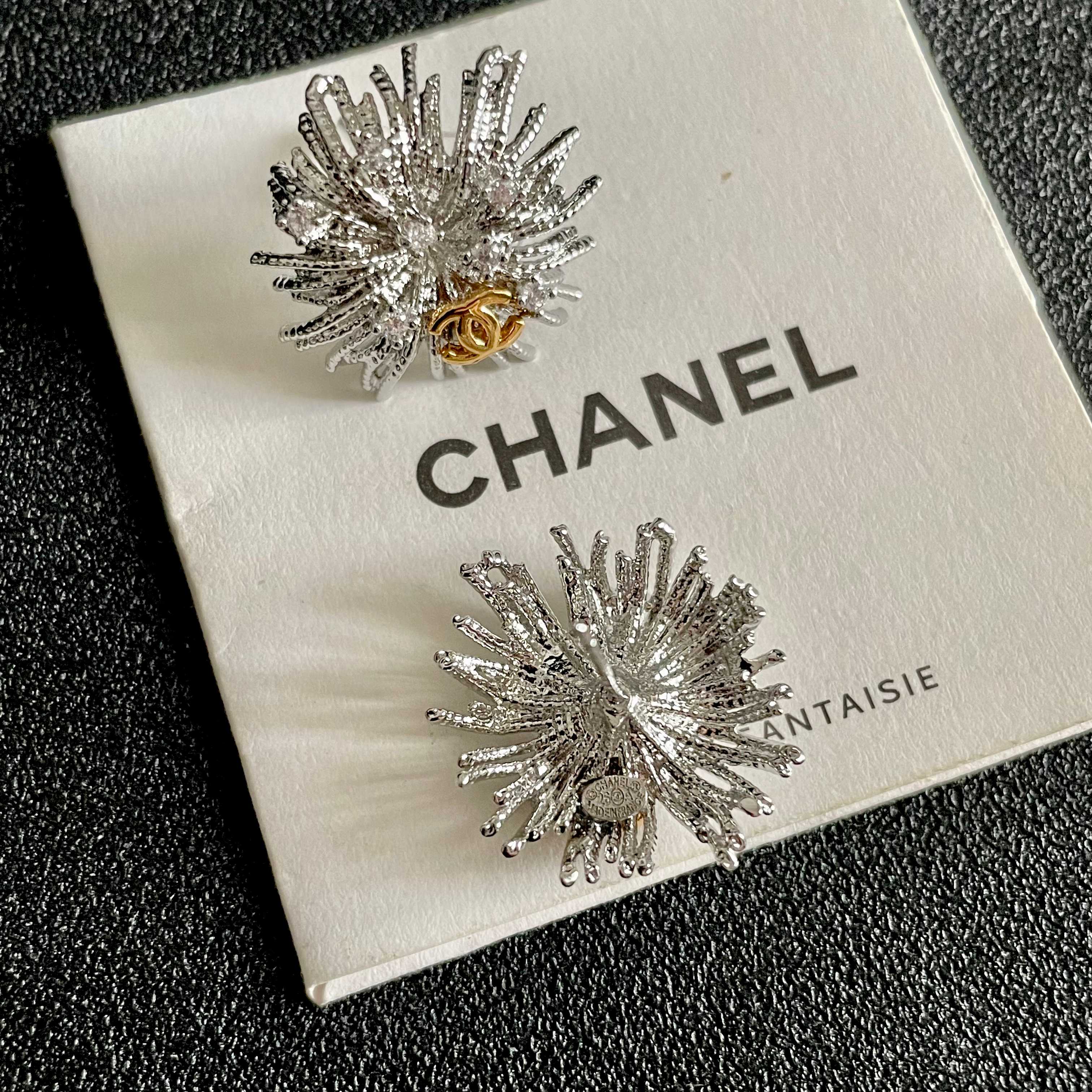 Chanel香奈儿 中古 双C耳钉👀小香家的款式真心无需多介绍😘🎶每一款都超好看，精致大方，非常显气质