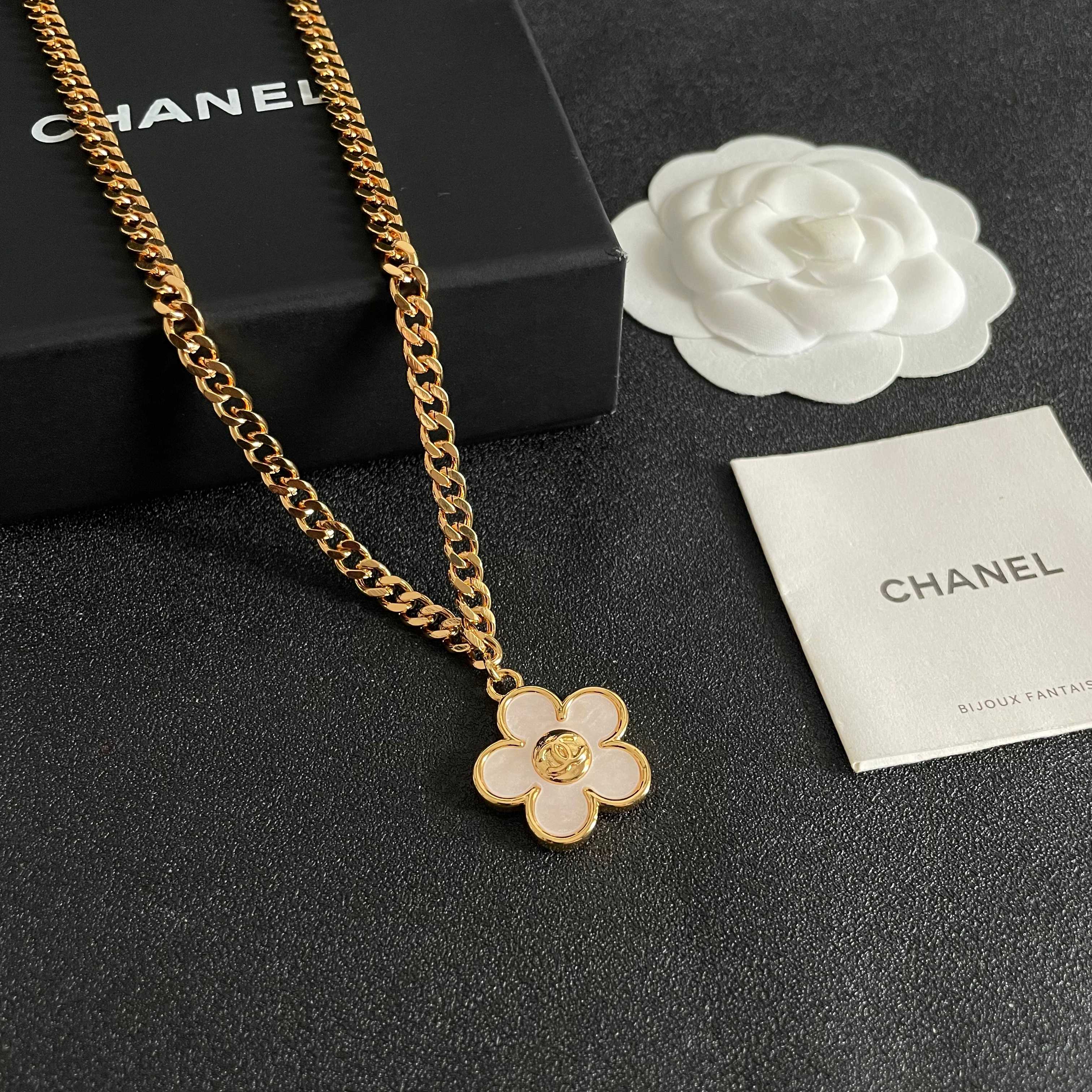 Chanel香奈儿 中古 项链👀小香家的款式真心无需多介绍😘🎶每一款都超好看，精致大方，非常显气质.