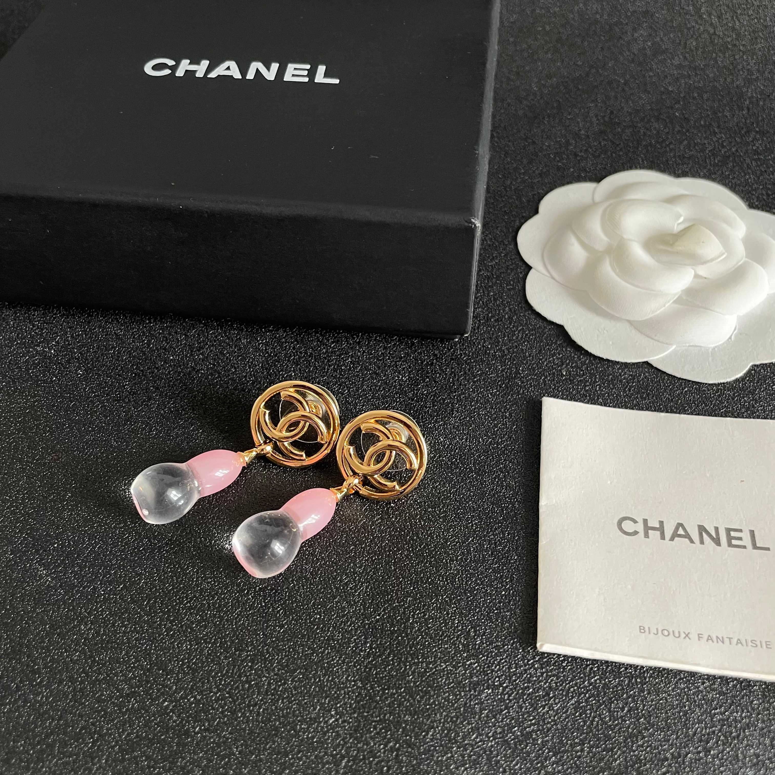 Chanel香奈儿 中古 双C耳钉👀小香家的款式真心无需多介绍😘🎶每一款都超好看，精致大方，非常显气质