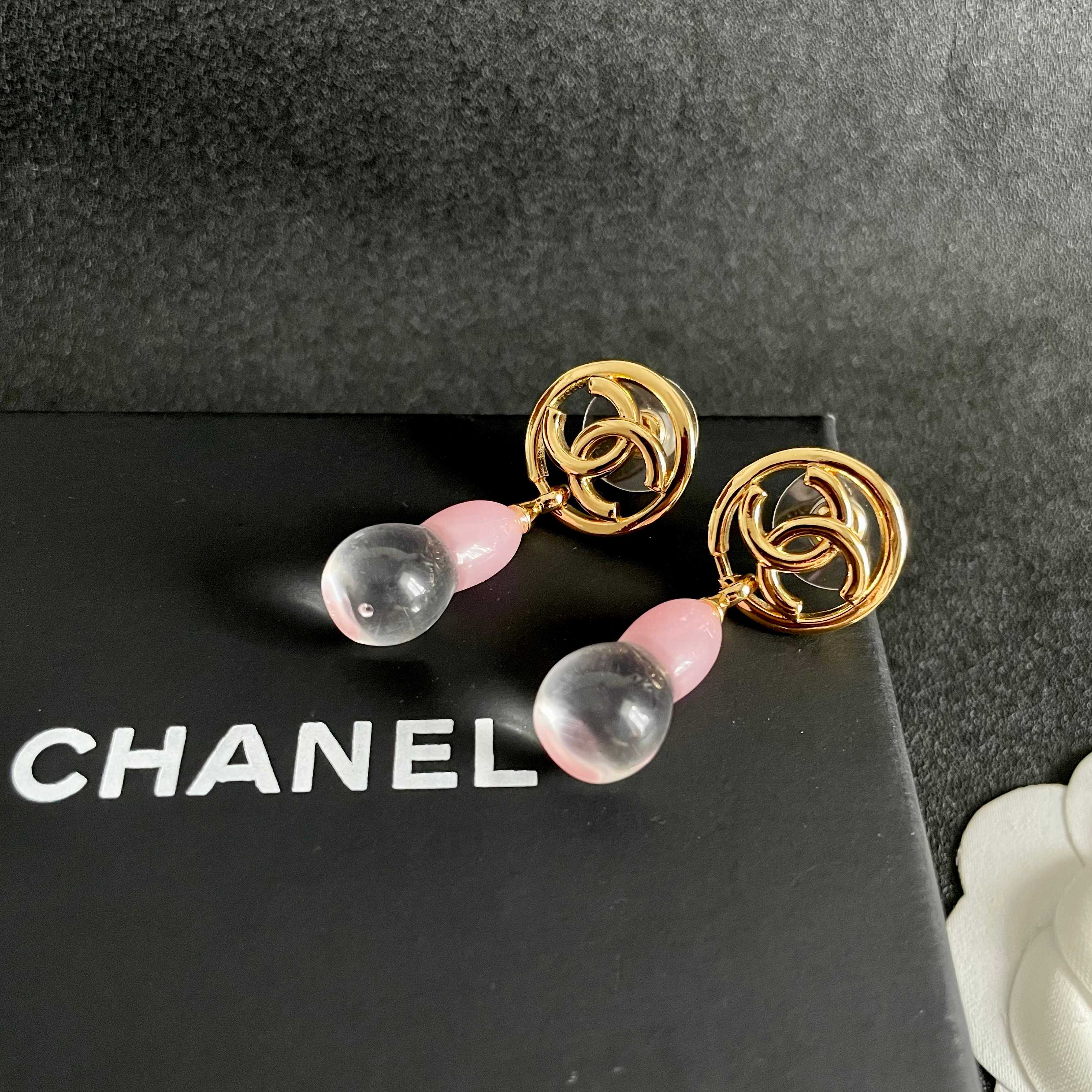 Chanel香奈儿 中古 双C耳钉👀小香家的款式真心无需多介绍😘🎶每一款都超好看，精致大方，非常显气质