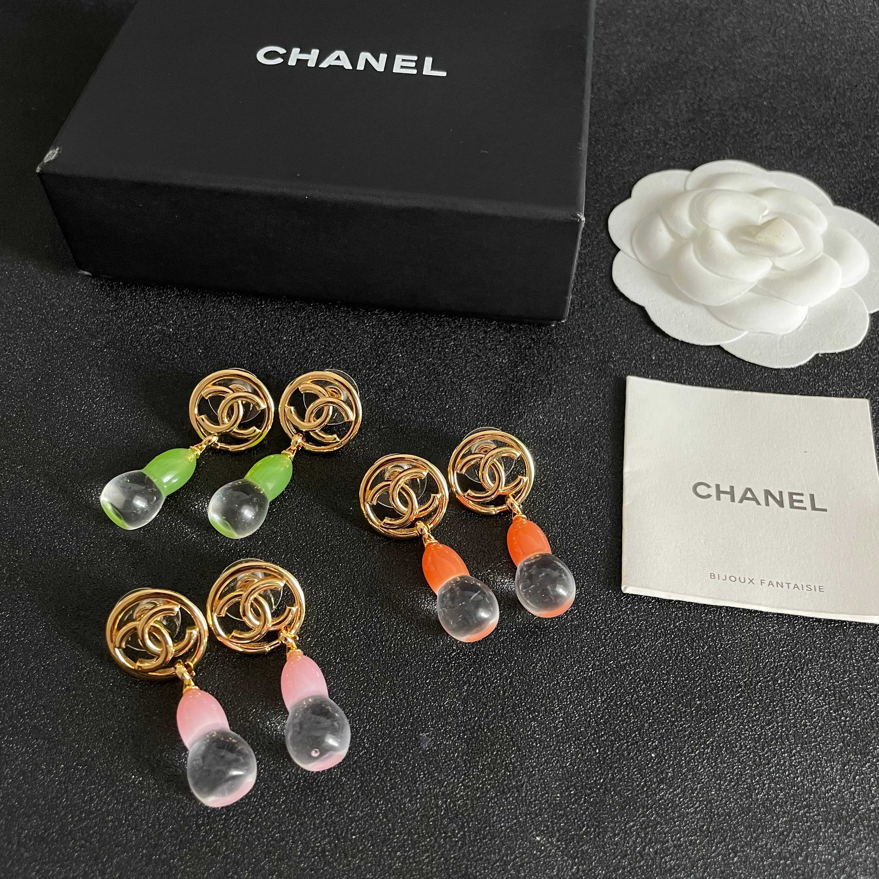 Chanel香奈儿 中古 双C耳钉👀小香家的款式真心无需多介绍😘🎶每一款都超好看，精致大方，非常显气质