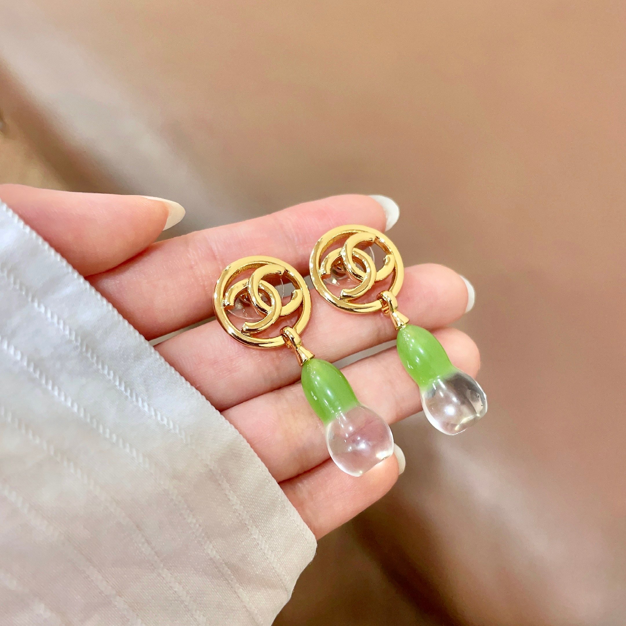 Chanel香奈儿 中古 双C耳钉👀小香家的款式真心无需多介绍😘🎶每一款都超好看，精致大方，非常显气质