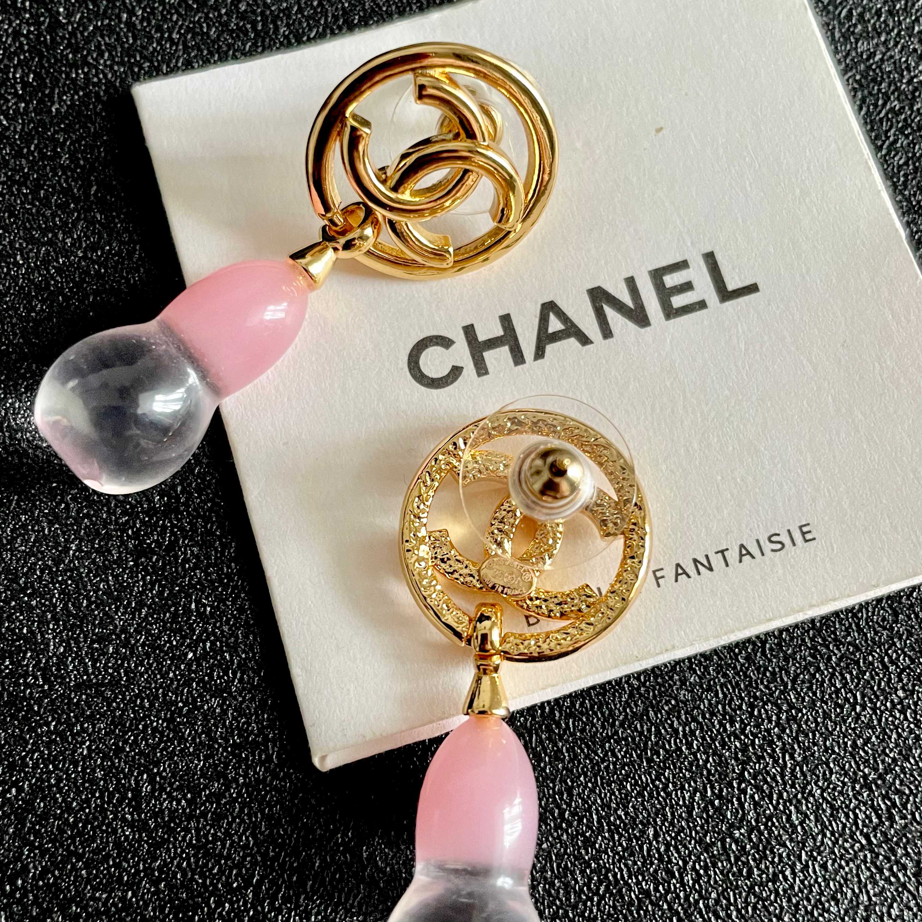 Chanel香奈儿 中古 双C耳钉👀小香家的款式真心无需多介绍😘🎶每一款都超好看，精致大方，非常显气质