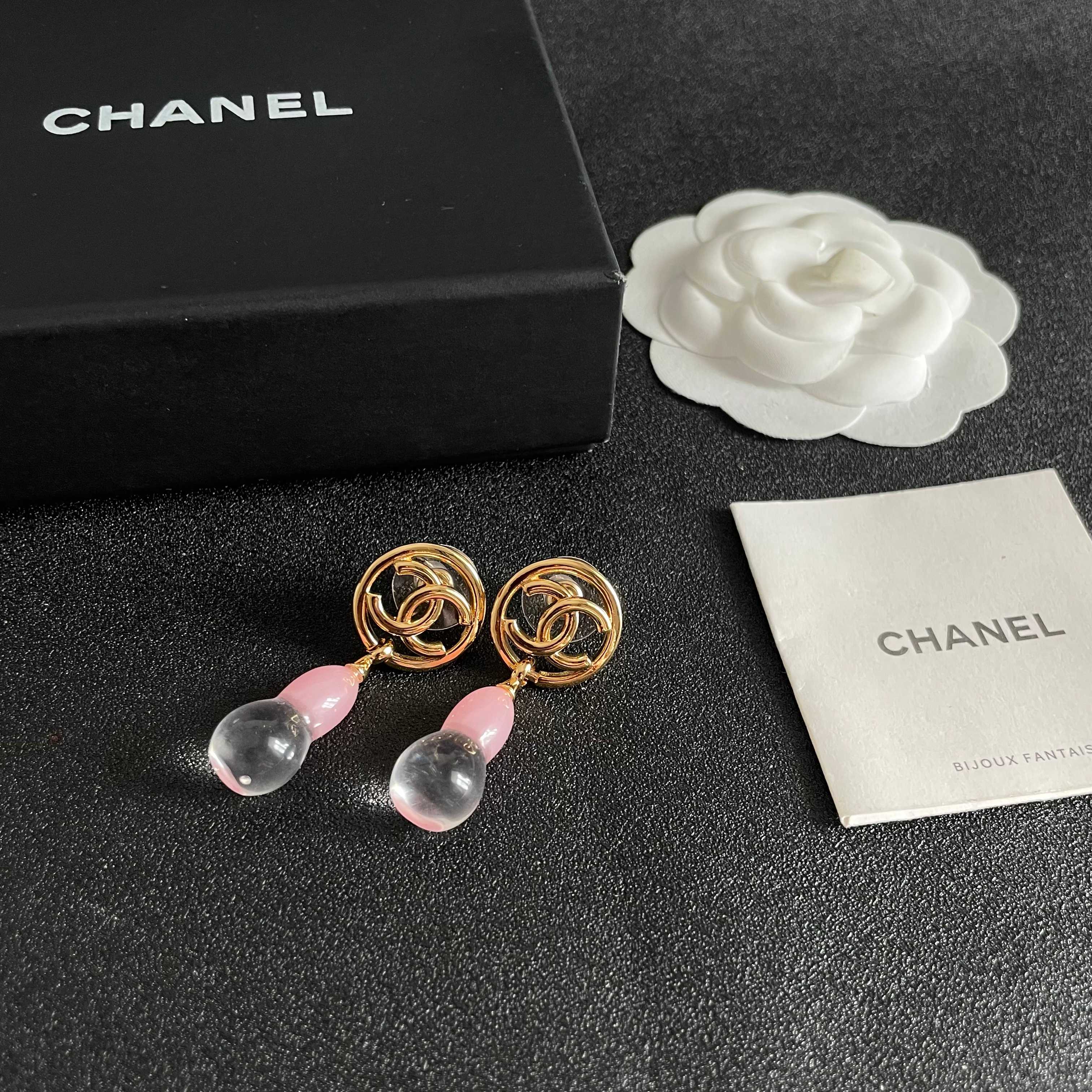 Chanel香奈儿 中古 双C耳钉👀小香家的款式真心无需多介绍😘🎶每一款都超好看，精致大方，非常显气质