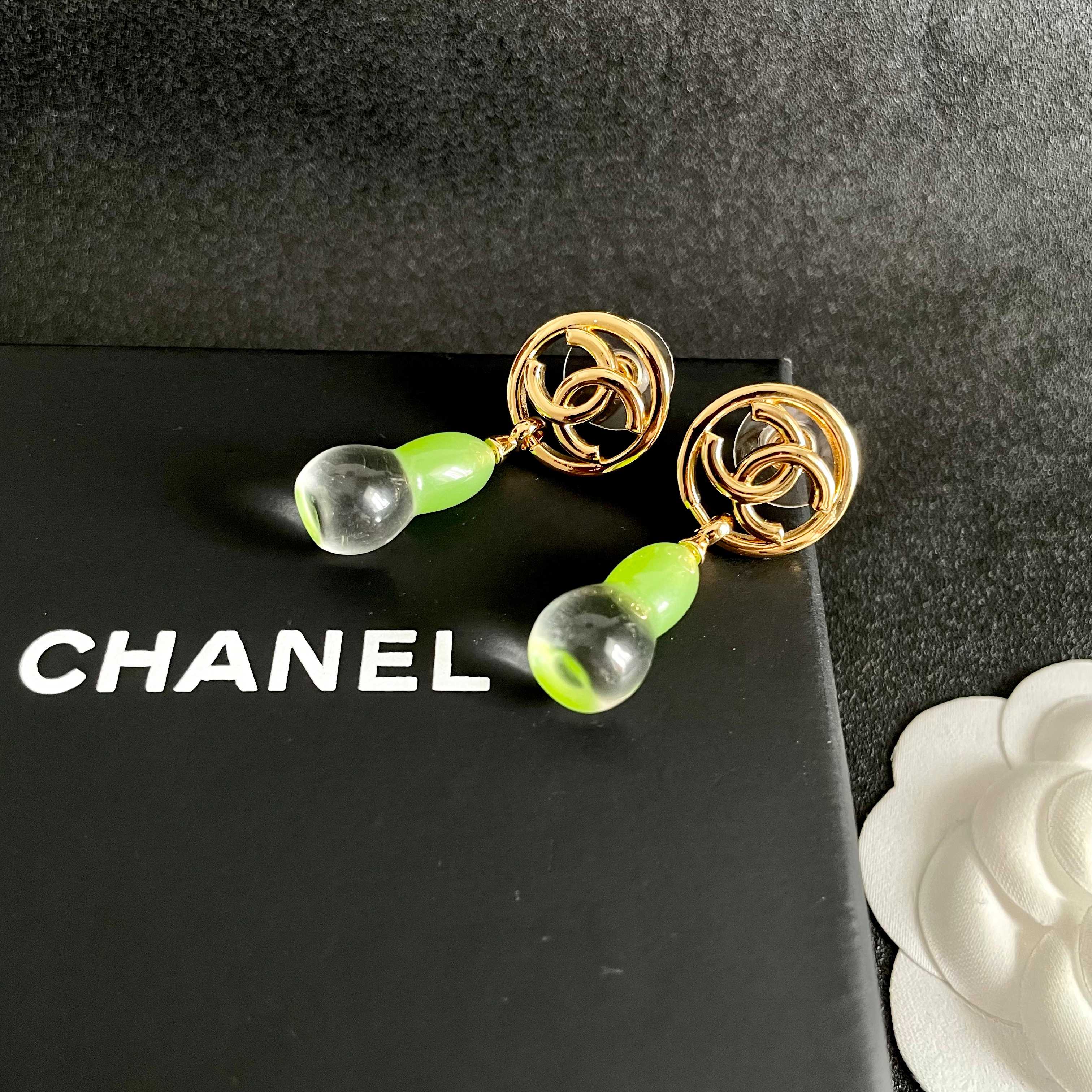 Chanel香奈儿 中古 双C耳钉👀小香家的款式真心无需多介绍😘🎶每一款都超好看，精致大方，非常显气质