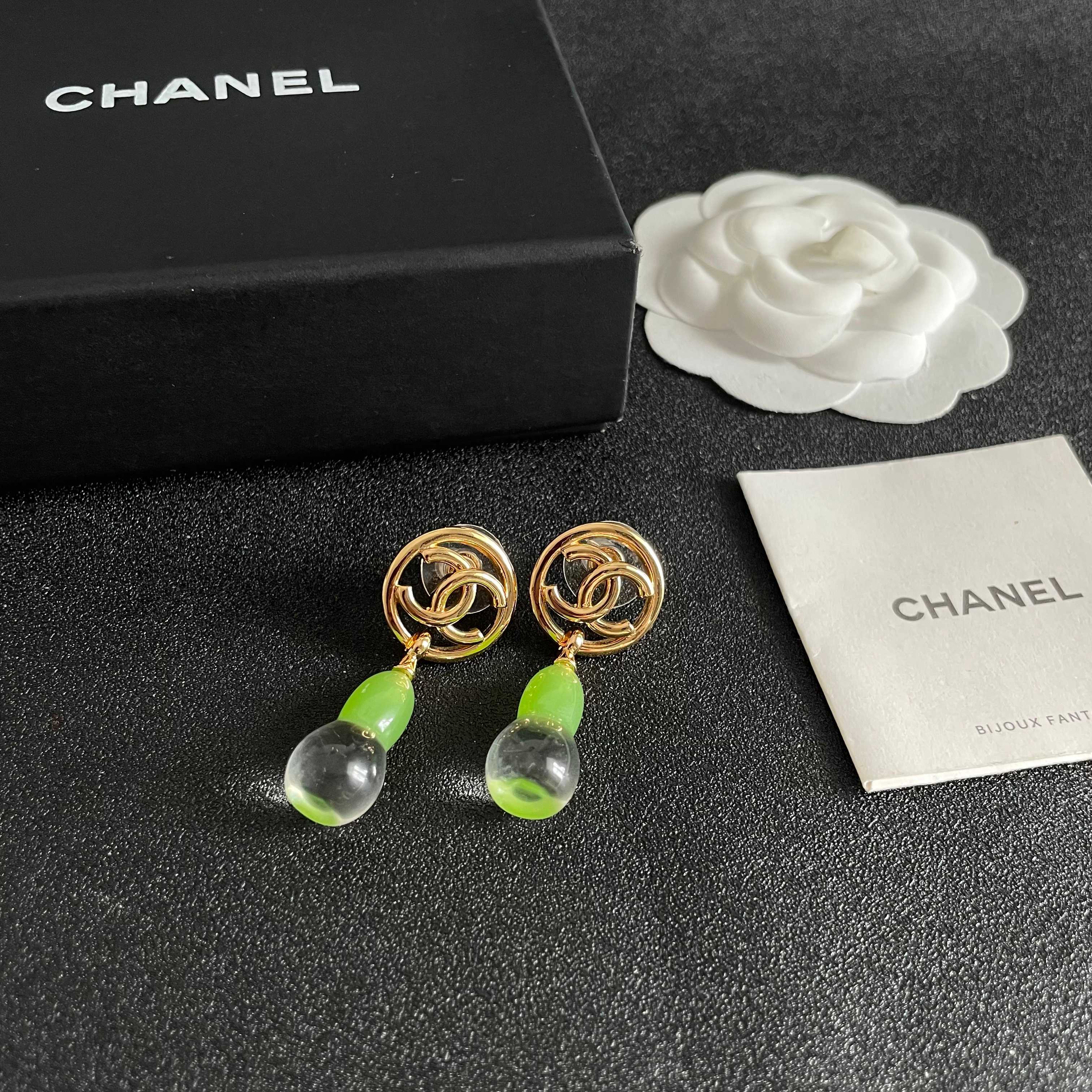 Chanel香奈儿 中古 双C耳钉👀小香家的款式真心无需多介绍😘🎶每一款都超好看，精致大方，非常显气质