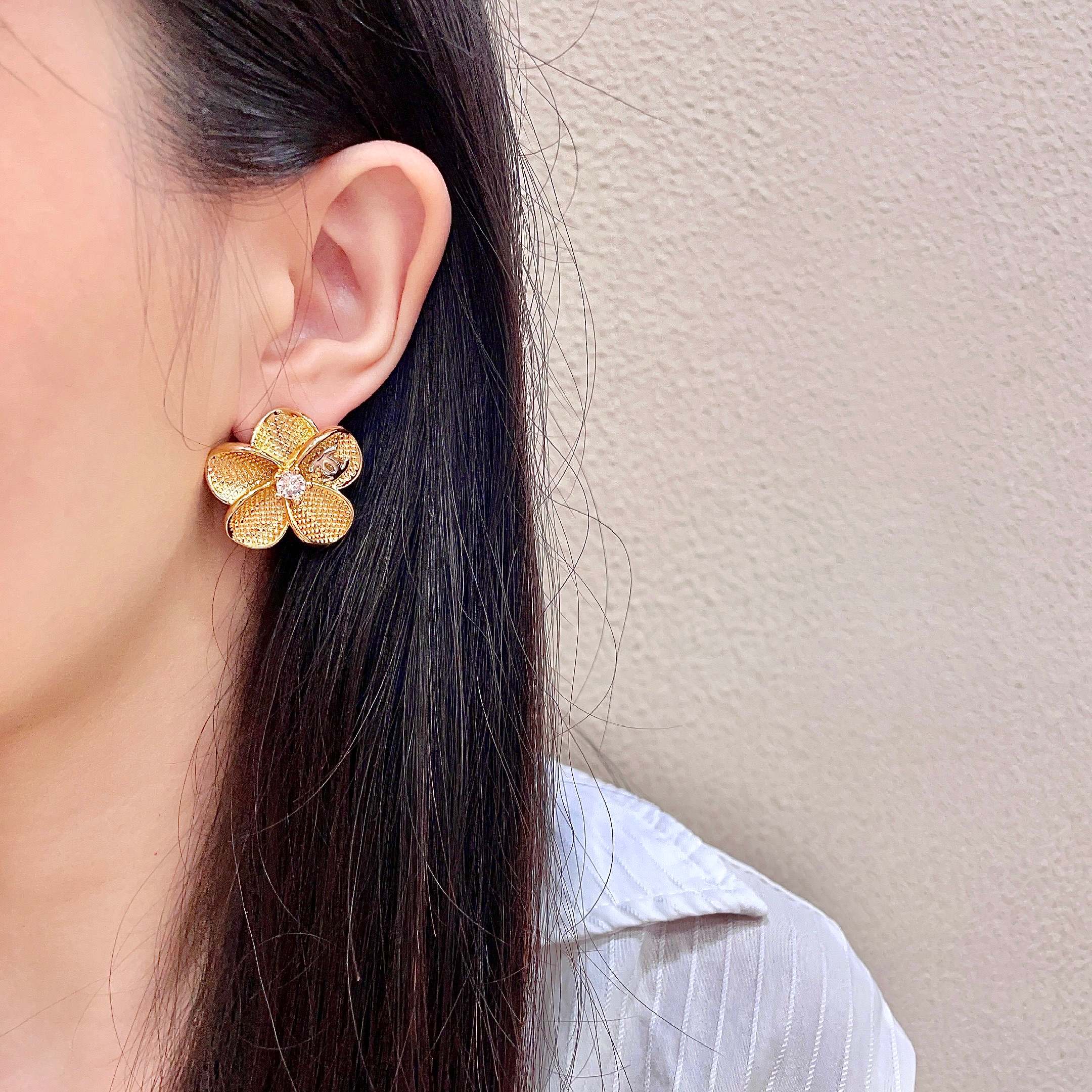 Chanel香奈儿 中古 双C耳钉👀小香家的款式真心无需多介绍😘🎶每一款都超好看，精致大方，非常显气质