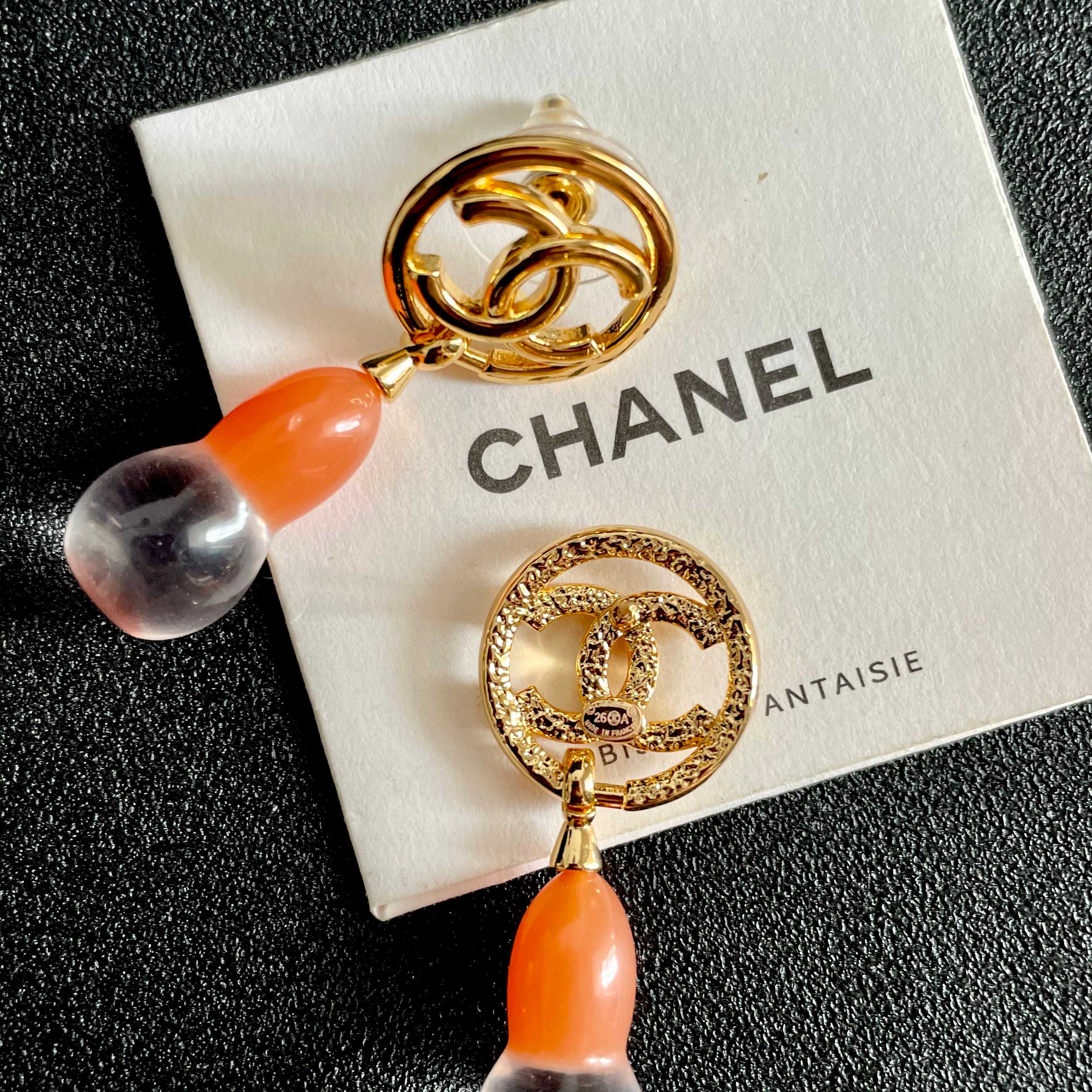 Chanel香奈儿 中古 双C耳钉👀小香家的款式真心无需多介绍😘🎶每一款都超好看，精致大方，非常显气质