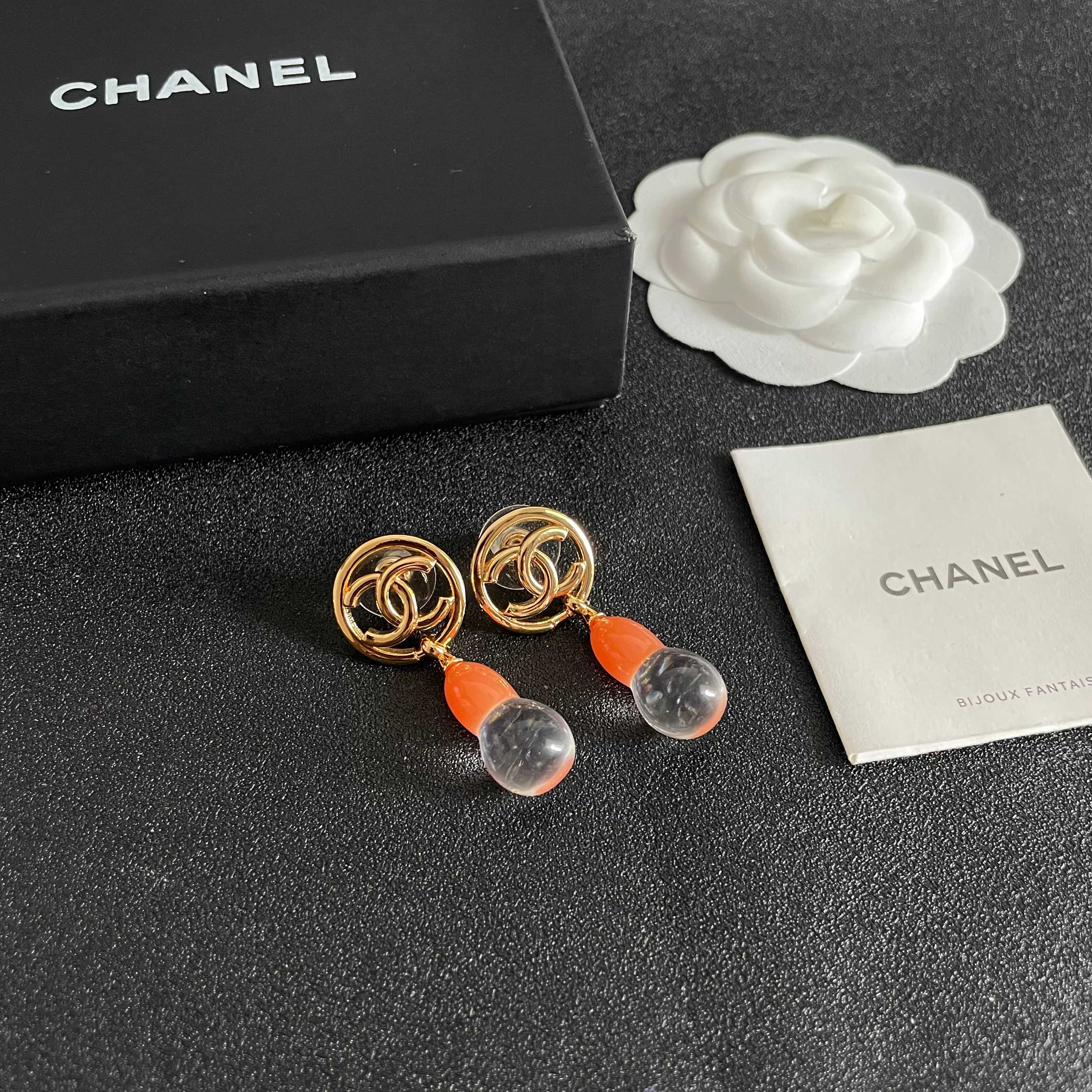 Chanel香奈儿 中古 双C耳钉👀小香家的款式真心无需多介绍😘🎶每一款都超好看，精致大方，非常显气质