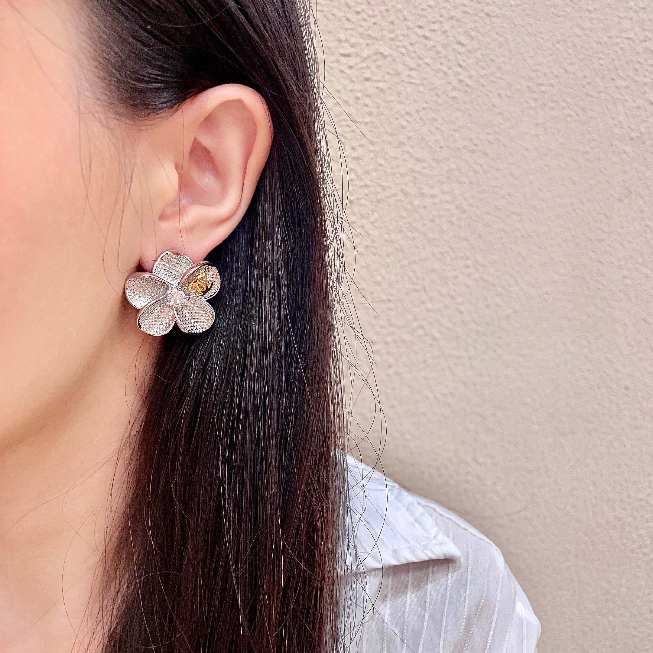Chanel香奈儿 中古 双C耳钉👀小香家的款式真心无需多介绍😘🎶每一款都超好看，精致大方，非常显气质