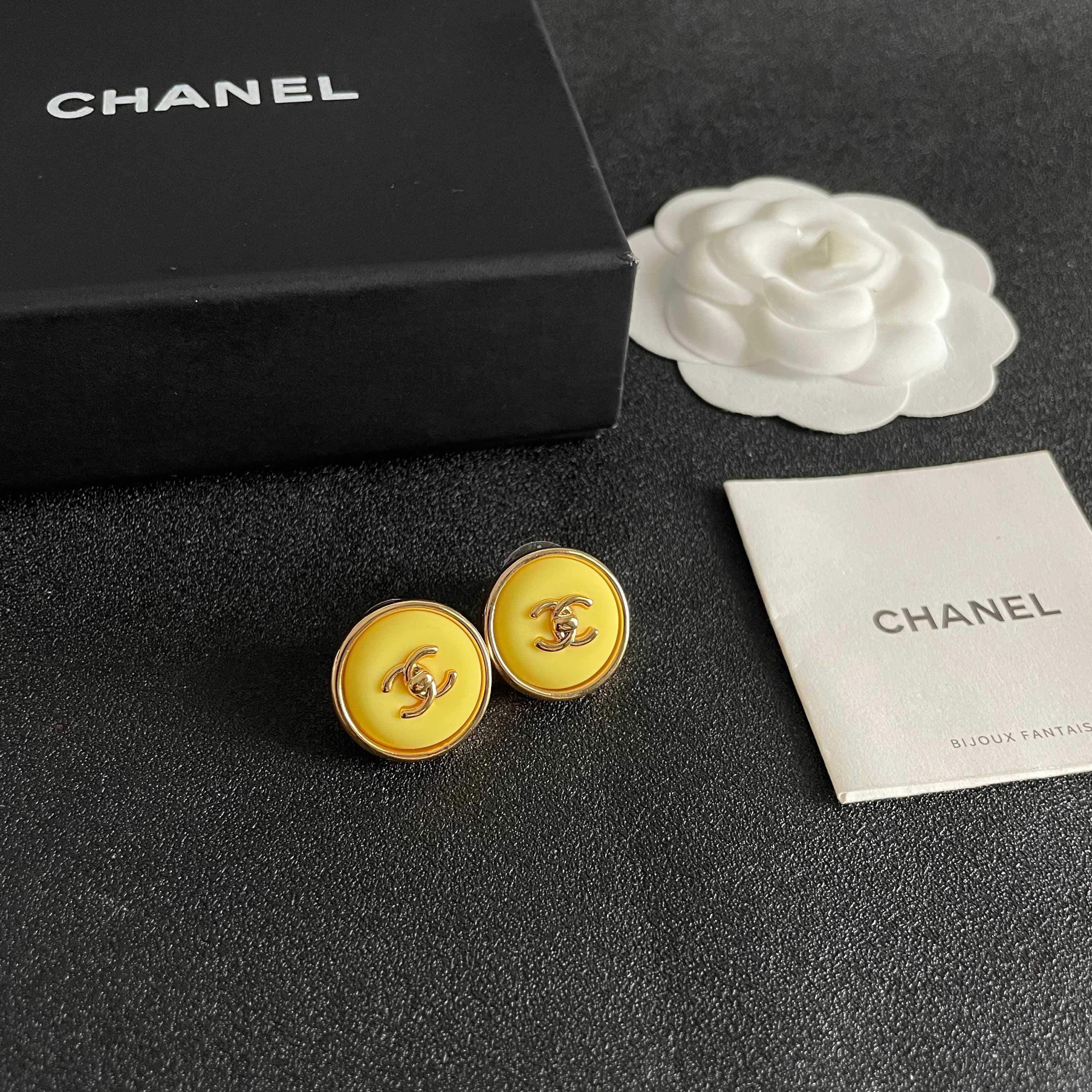 Chanel香奈儿 中古 双C耳钉👀小香家的款式真心无需多介绍😘🎶每一款都超好看，精致大方，非常显气质