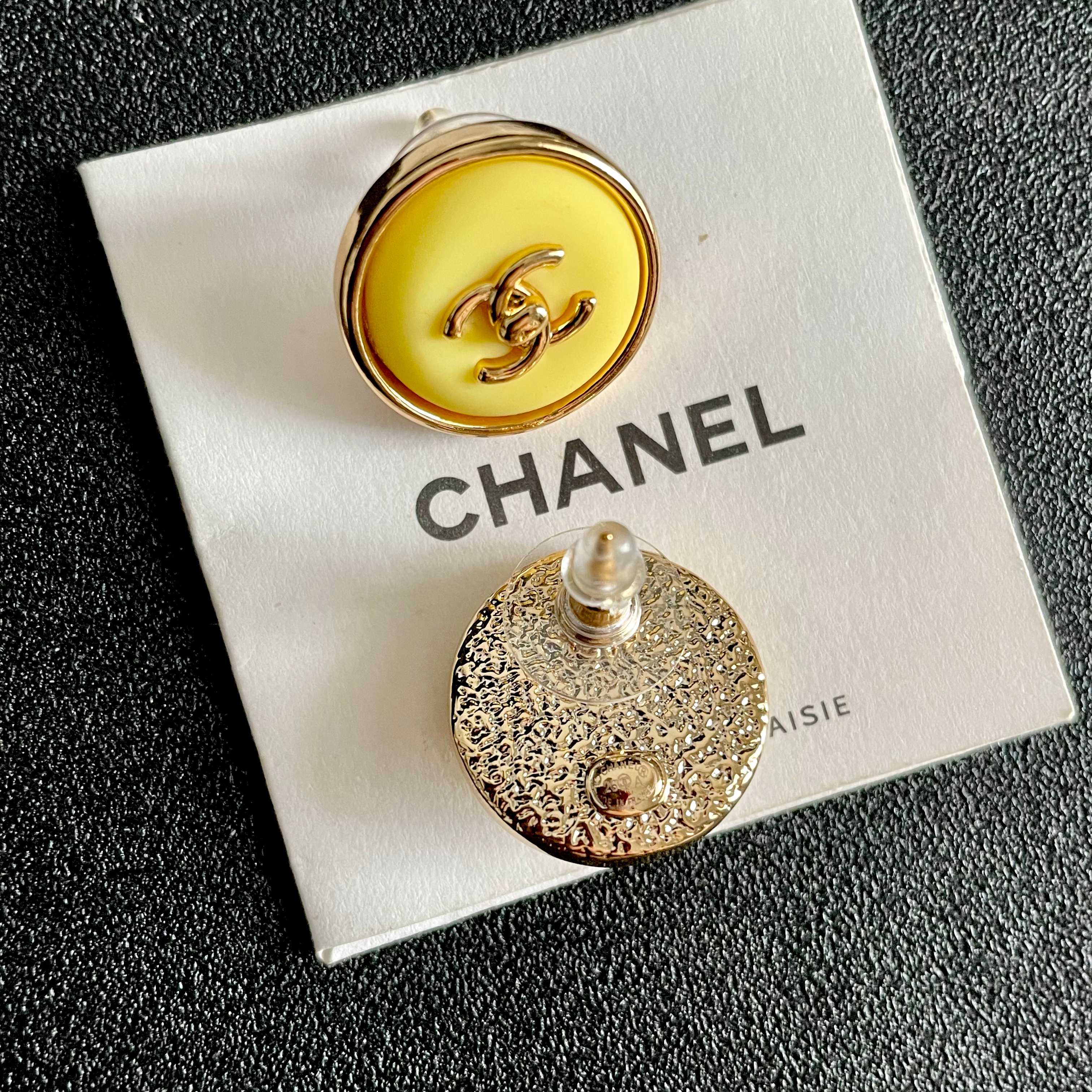 Chanel香奈儿 中古 双C耳钉👀小香家的款式真心无需多介绍😘🎶每一款都超好看，精致大方，非常显气质