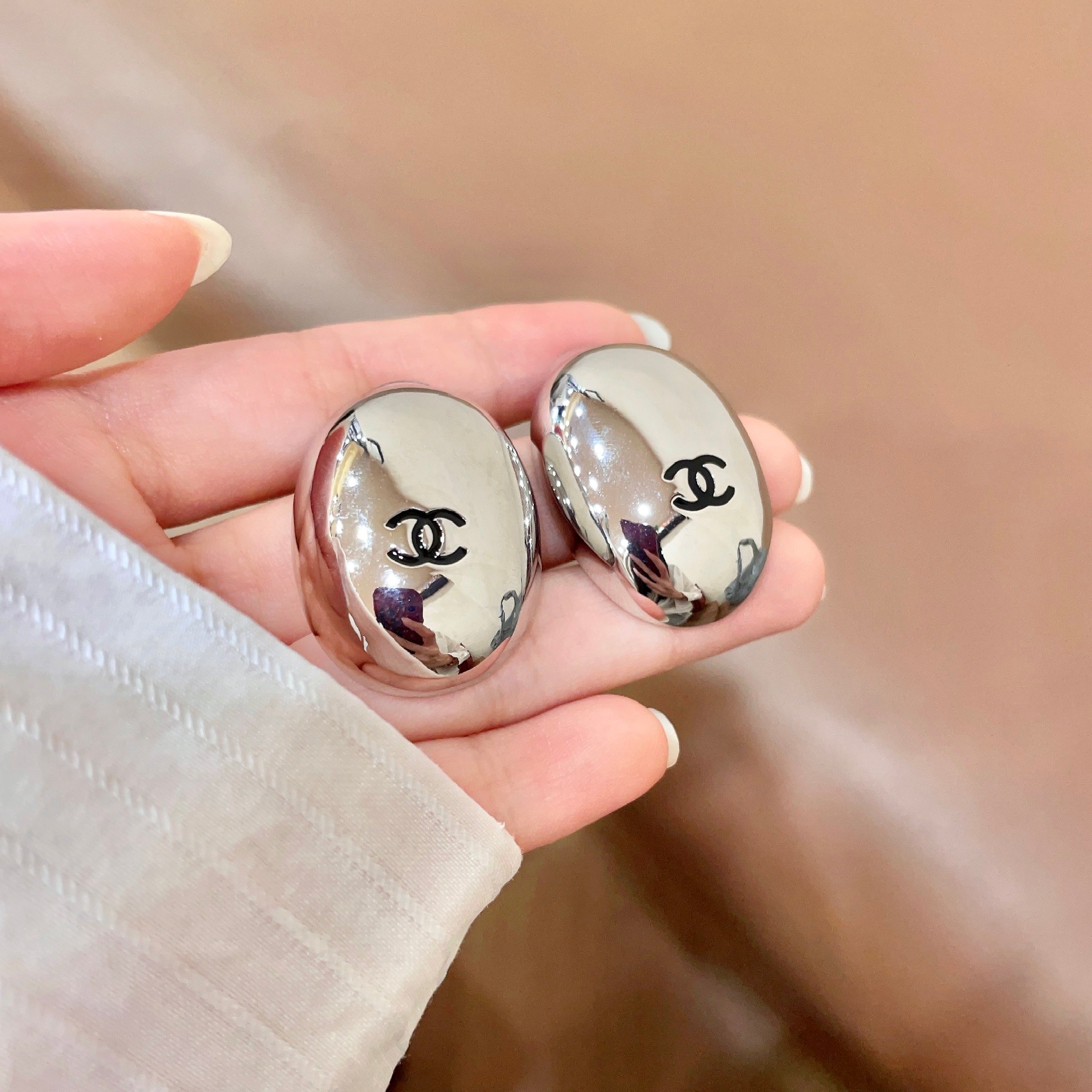 Chanel香奈儿 中古 双C耳钉👀小香家的款式真心无需多介绍😘🎶每一款都超好看，精致大方，非常显气质