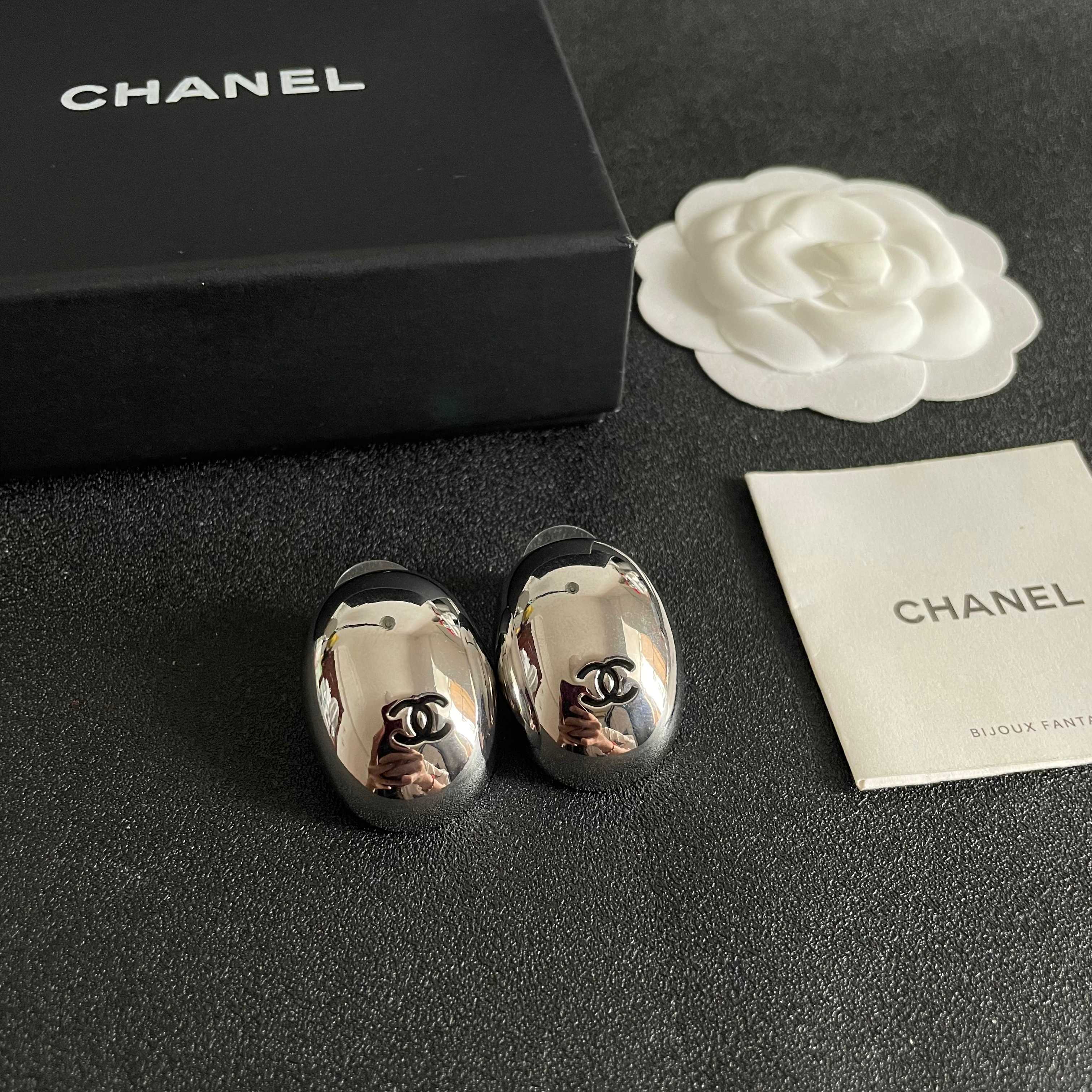 Chanel香奈儿 中古 双C耳钉👀小香家的款式真心无需多介绍😘🎶每一款都超好看，精致大方，非常显气质