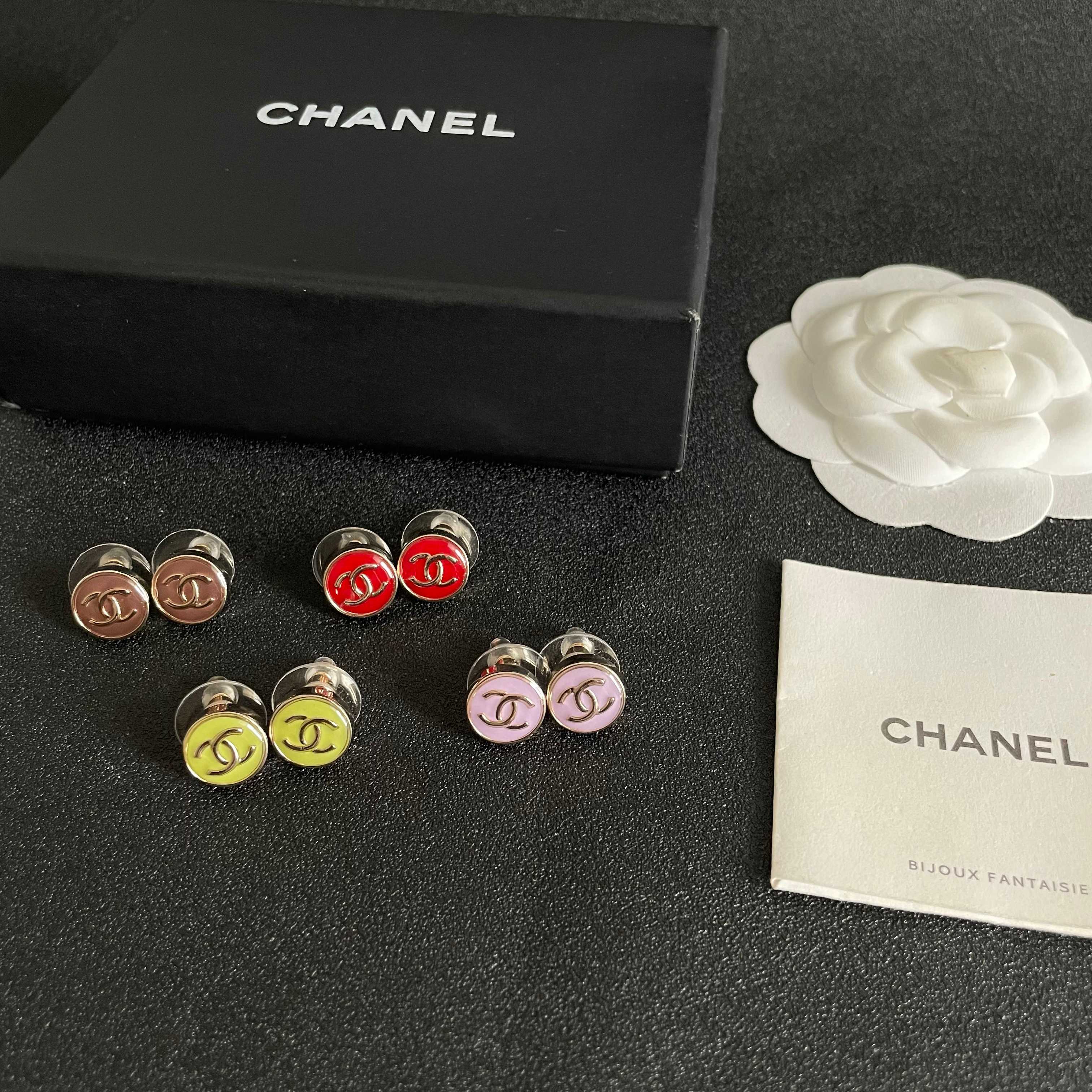 Chanel香奈儿 中古 双C耳钉👀小香家的款式真心无需多介绍😘🎶每一款都超好看，精致大方，非常显气质