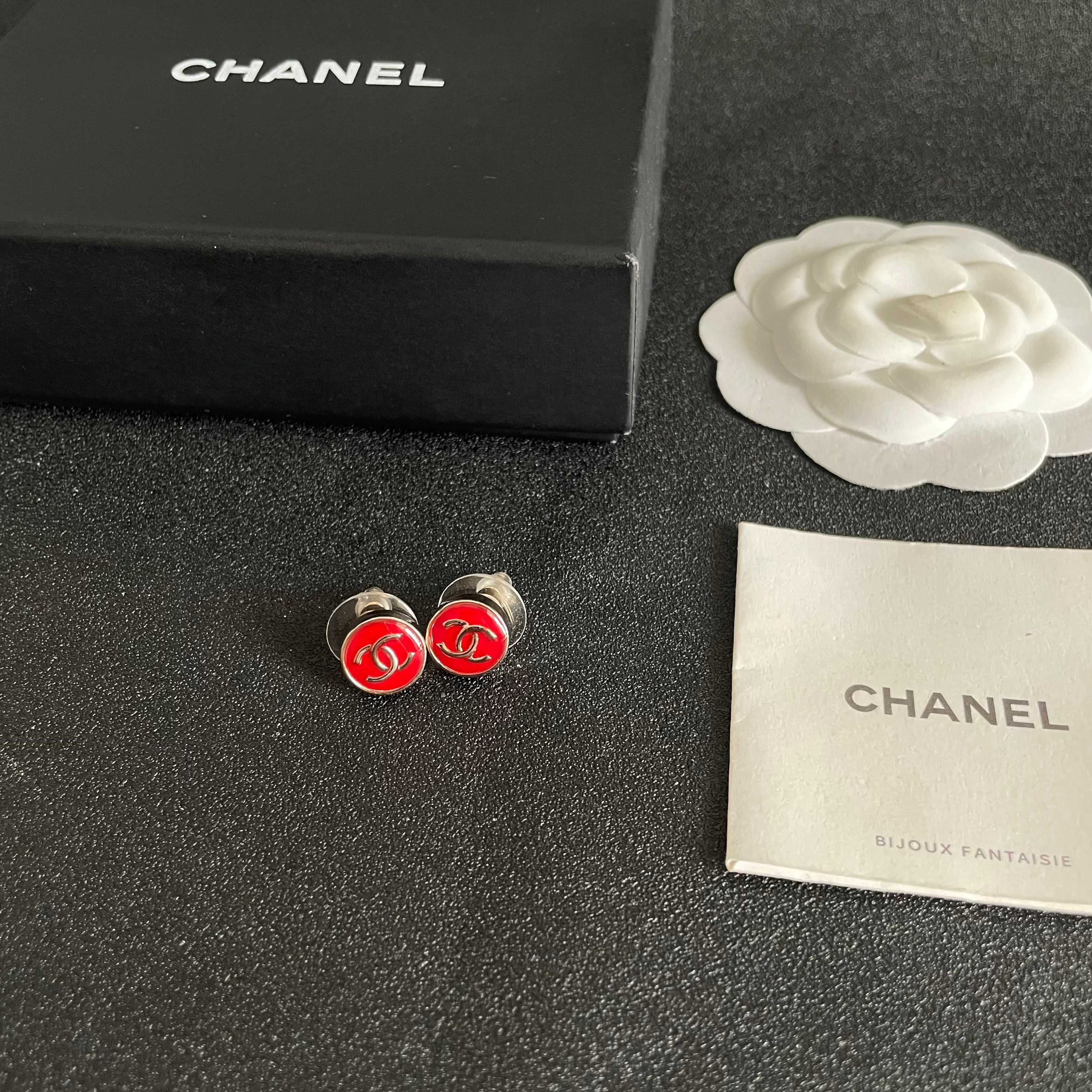 Chanel香奈儿 中古 双C耳钉👀小香家的款式真心无需多介绍😘🎶每一款都超好看，精致大方，非常显气质