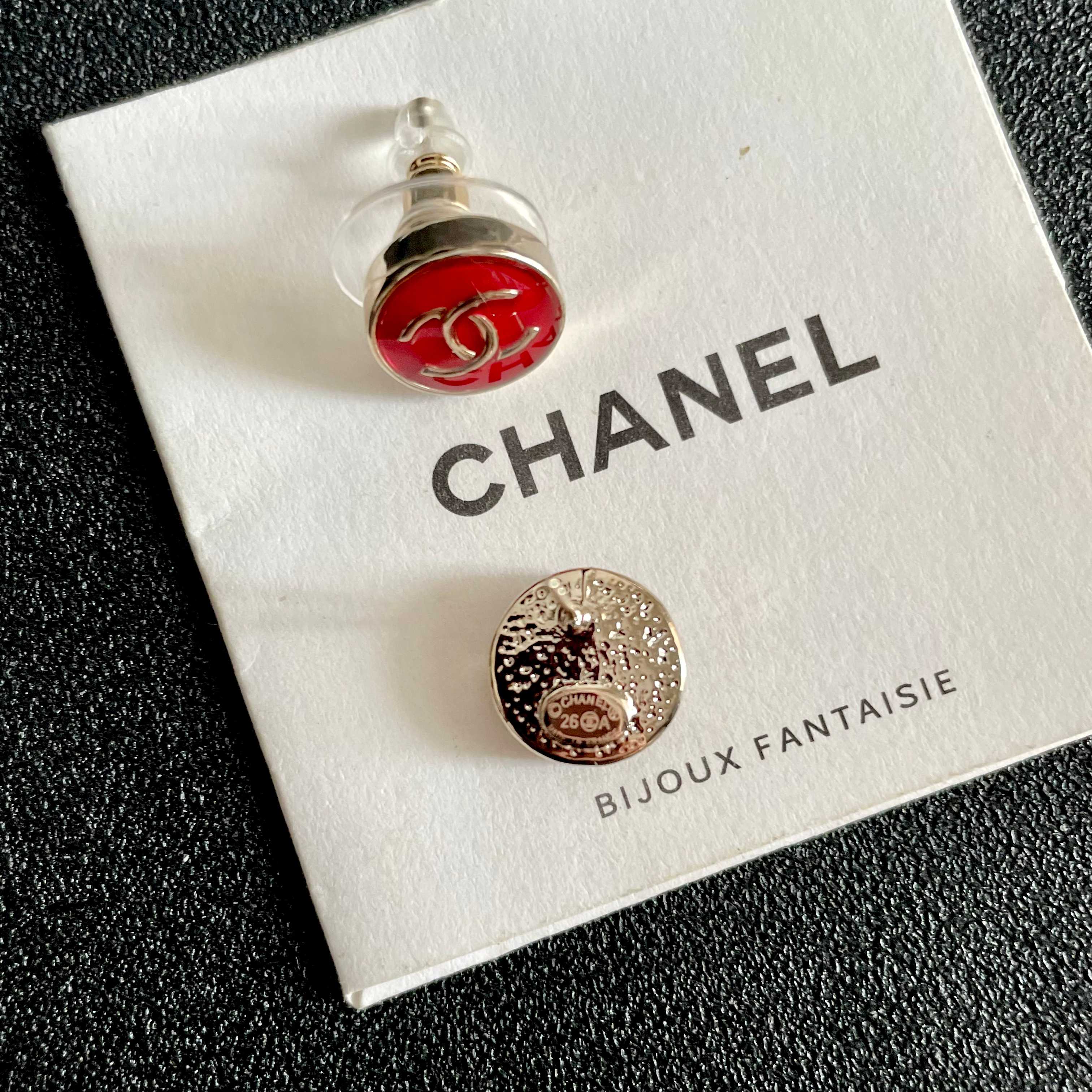 Chanel香奈儿 中古 双C耳钉👀小香家的款式真心无需多介绍😘🎶每一款都超好看，精致大方，非常显气质